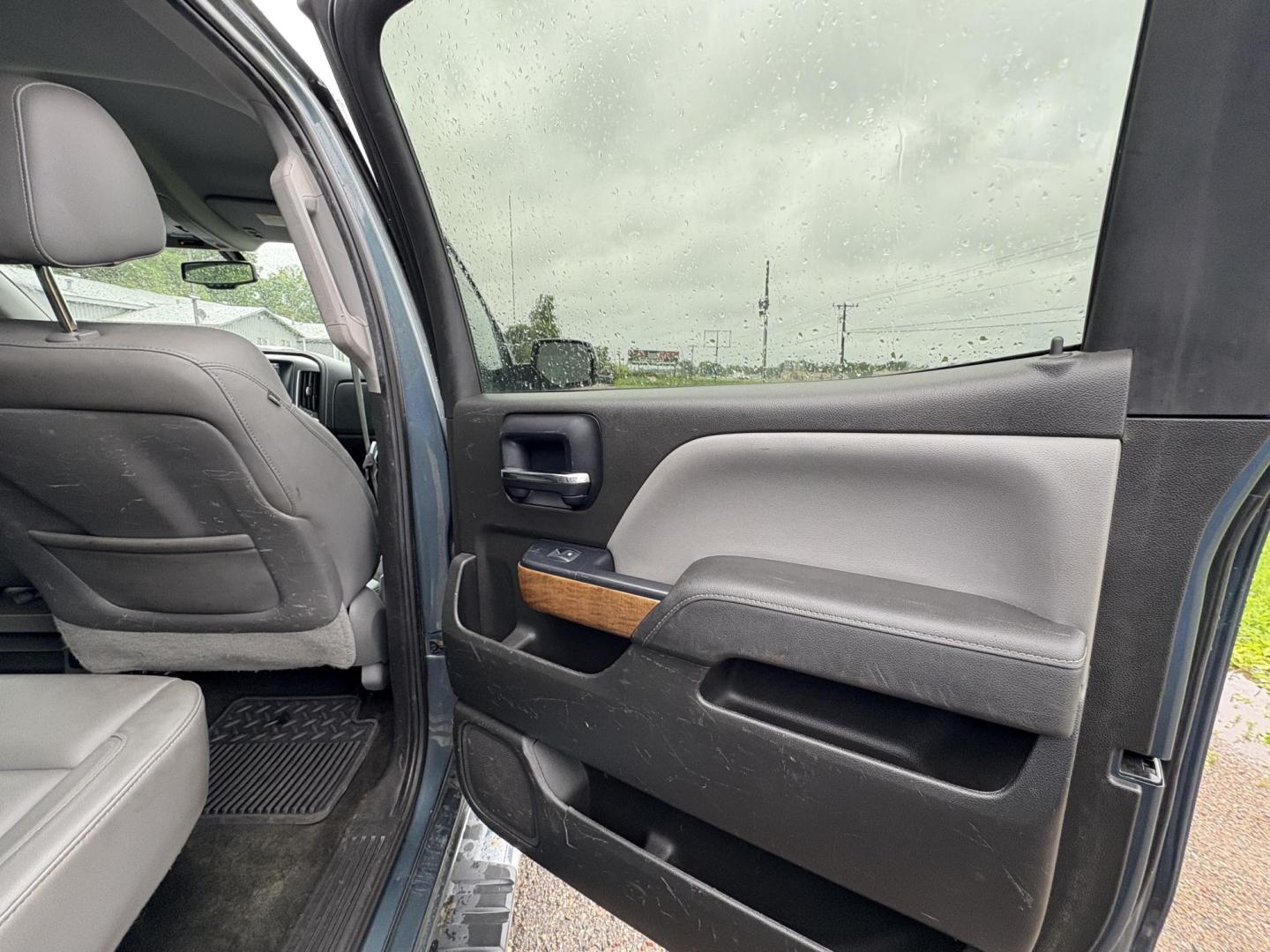 2014 Chevrolet Silverado 1500 1LZ Crew Cab 4WD (3GCUKSEC3EG) with an 5.3L V8 OHV 16V engine, 6-Speed Automatic transmission, located at 17255 hwy 65 NE, Ham Lake, MN, 55304, 0.000000, 0.000000 - Photo#12