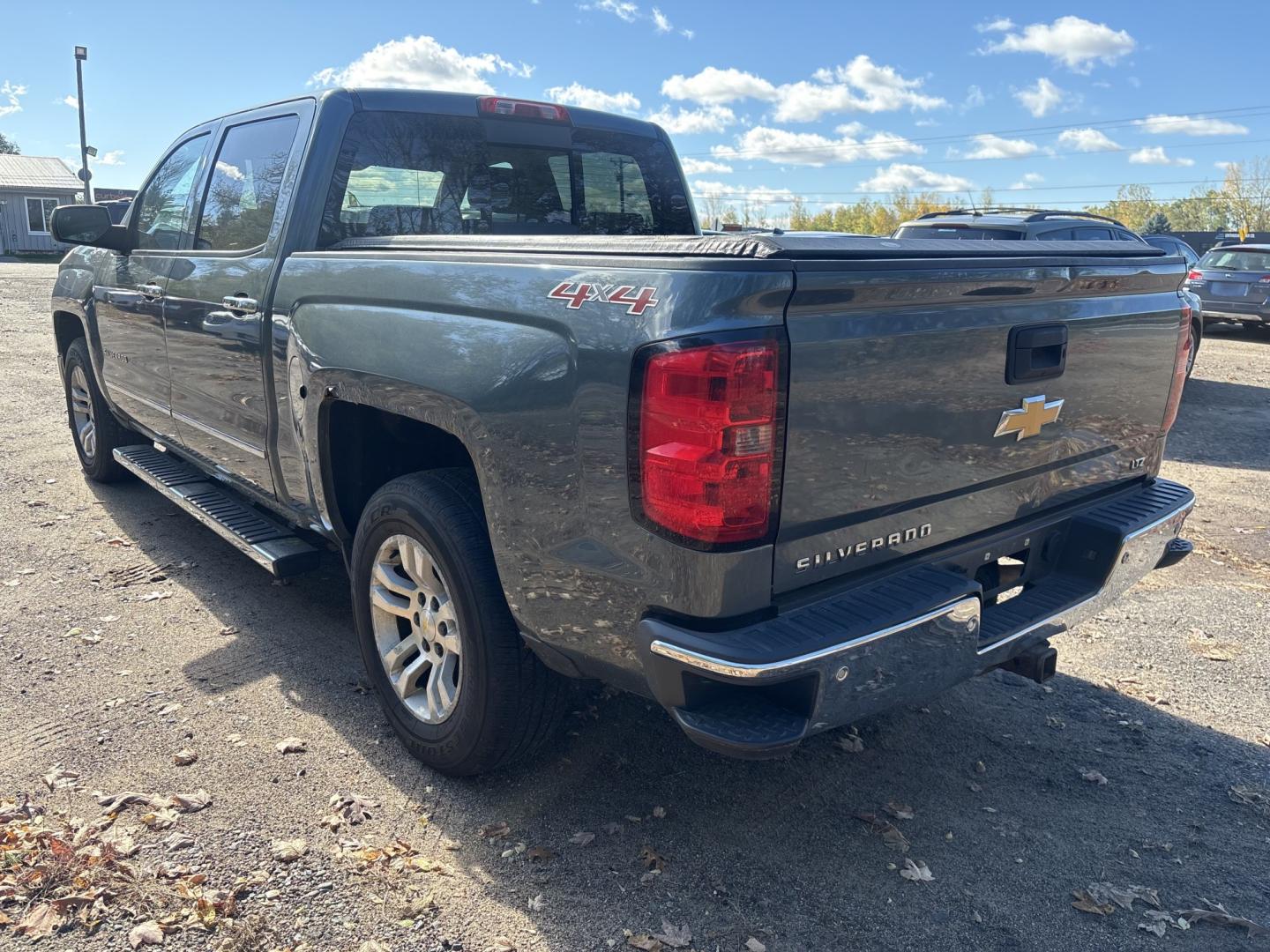 2014 Chevrolet Silverado 1500 1LZ Crew Cab 4WD (3GCUKSEC3EG) with an 5.3L V8 OHV 16V engine, 6-Speed Automatic transmission, located at 17255 hwy 65 NE, Ham Lake, MN, 55304, 0.000000, 0.000000- Photo#2
