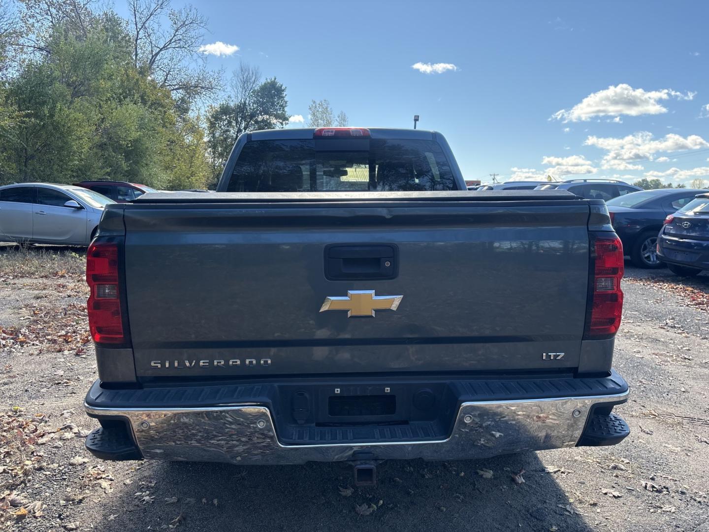 2014 Chevrolet Silverado 1500 1LZ Crew Cab 4WD (3GCUKSEC3EG) with an 5.3L V8 OHV 16V engine, 6-Speed Automatic transmission, located at 17255 hwy 65 NE, Ham Lake, MN, 55304, 0.000000, 0.000000- Photo#3