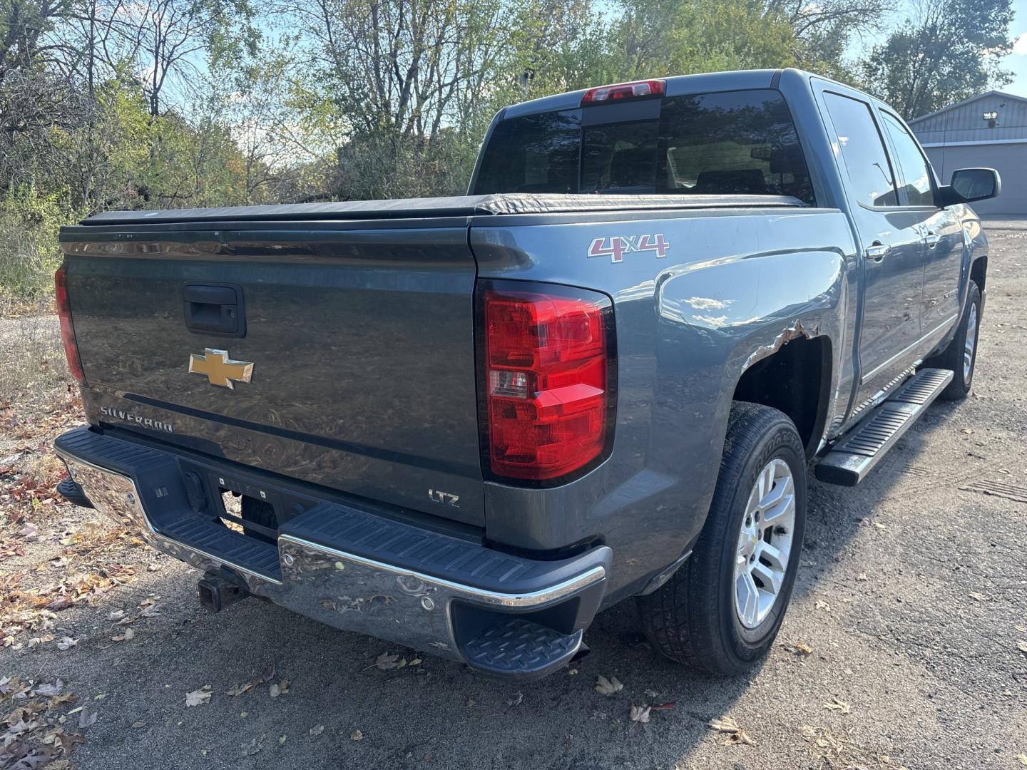 2014 Chevrolet Silverado 1500 1LZ Crew Cab 4WD (3GCUKSEC3EG) with an 5.3L V8 OHV 16V engine, 6-Speed Automatic transmission, located at 17255 hwy 65 NE, Ham Lake, MN, 55304, 0.000000, 0.000000- Photo#4