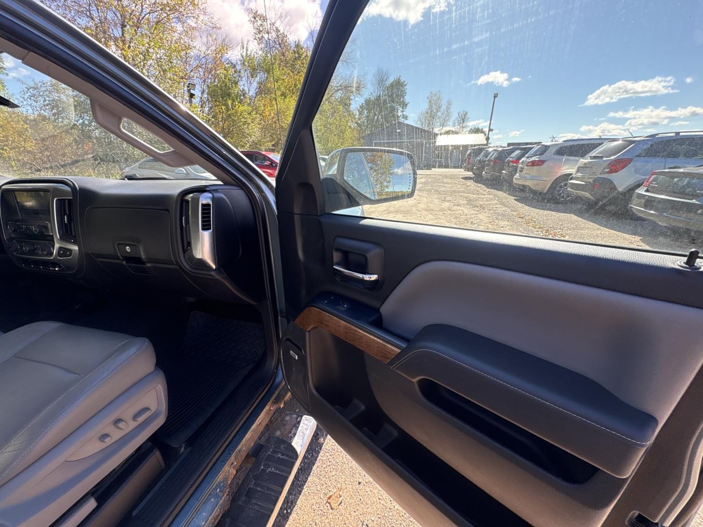 2014 Chevrolet Silverado 1500 1LZ Crew Cab 4WD (3GCUKSEC3EG) with an 5.3L V8 OHV 16V engine, 6-Speed Automatic transmission, located at 17255 hwy 65 NE, Ham Lake, MN, 55304, 0.000000, 0.000000- Photo#14