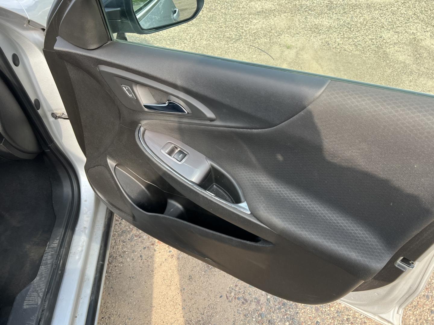 2019 Chevrolet Malibu LT (1G1ZD5ST0KF) with an 1.5L L4 DOHC 16V engine, 6A transmission, located at 17255 hwy 65 NE, Ham Lake, MN, 55304, 0.000000, 0.000000- Photo#12