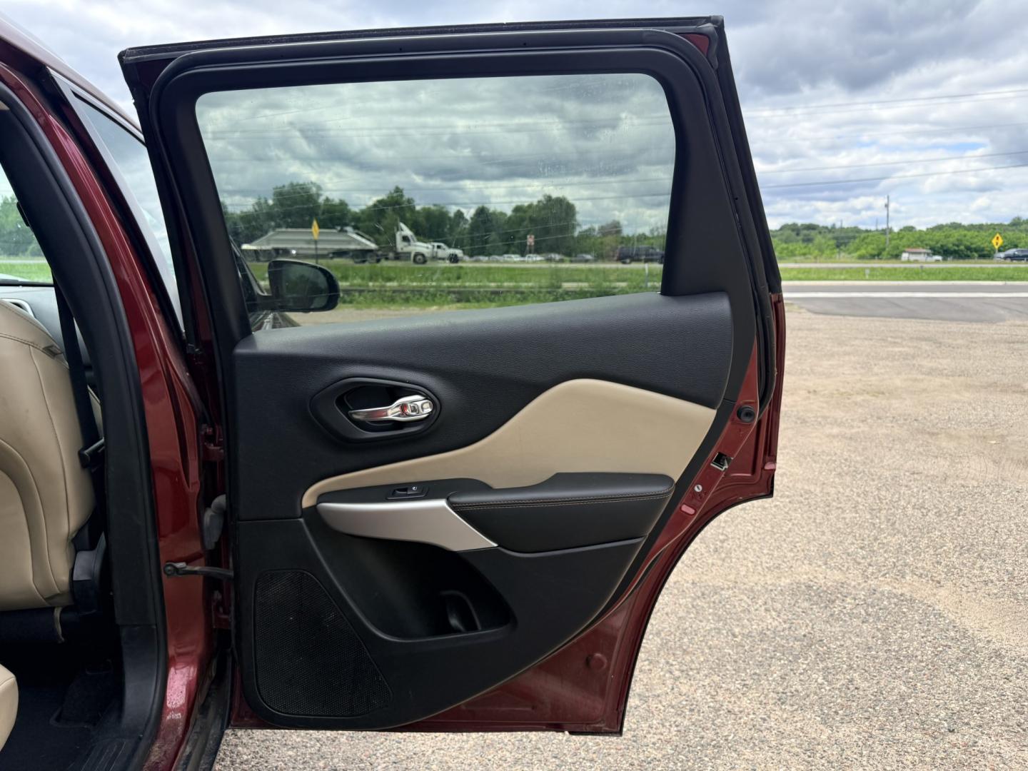 2018 Jeep Cherokee Limited 4WD (1C4PJMDX0JD) with an 3.2L V6 DOHC 24V engine, 9A transmission, located at 17255 hwy 65 NE, Ham Lake, MN, 55304, 0.000000, 0.000000- Photo#12