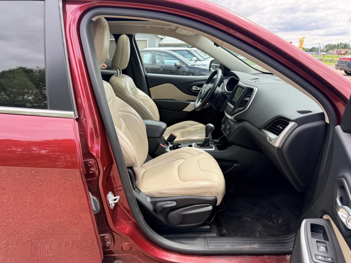 2018 Jeep Cherokee Limited 4WD (1C4PJMDX0JD) with an 3.2L V6 DOHC 24V engine, 9A transmission, located at 17255 hwy 65 NE, Ham Lake, MN, 55304, 0.000000, 0.000000- Photo#15