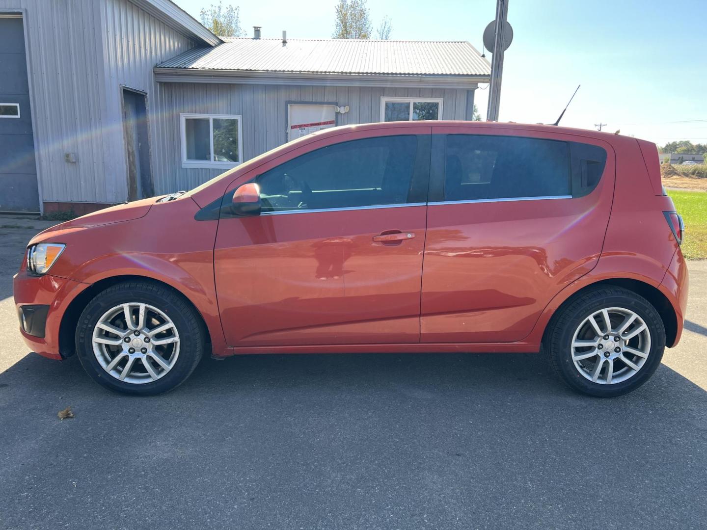 2013 Chevrolet Sonic LT Auto 5-Door (1G1JC6SGXD4) with an 1.8L L4 DOHC 24V engine, 6-Speed Automatic transmission, located at 17255 hwy 65 NE, Ham Lake, MN, 55304, 0.000000, 0.000000 - Photo#1