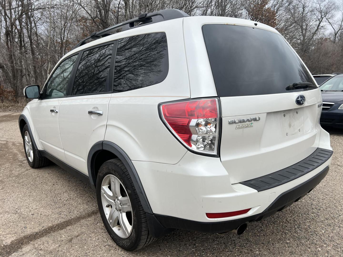 2009 Subaru Forester 2.5X Limited (JF2SH64639H) with an 2.5L H4 SOHC 16V engine, 4-Speed Automatic transmission, located at 17255 hwy 65 NE, Ham Lake, MN, 55304, 0.000000, 0.000000 - Photo#2