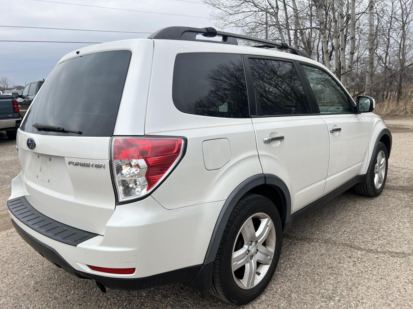 2009 Subaru Forester 2.5X Limited (JF2SH64639H) with an 2.5L H4 SOHC 16V engine, 4-Speed Automatic transmission, located at 17255 hwy 65 NE, Ham Lake, MN, 55304, 0.000000, 0.000000 - Photo#4
