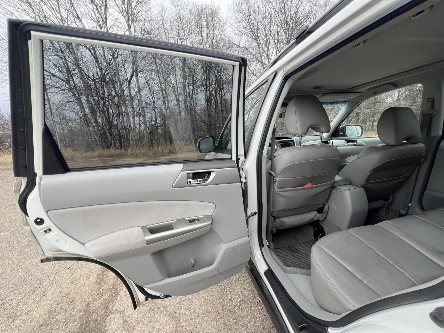 2009 Subaru Forester 2.5X Limited (JF2SH64639H) with an 2.5L H4 SOHC 16V engine, 4-Speed Automatic transmission, located at 17255 hwy 65 NE, Ham Lake, MN, 55304, 0.000000, 0.000000 - Photo#10