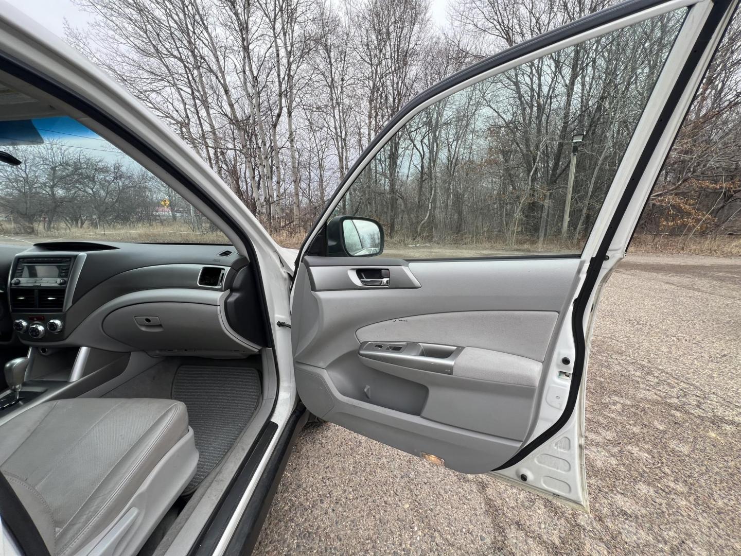 2009 Subaru Forester 2.5X Limited (JF2SH64639H) with an 2.5L H4 SOHC 16V engine, 4-Speed Automatic transmission, located at 17255 hwy 65 NE, Ham Lake, MN, 55304, 0.000000, 0.000000 - Photo#14