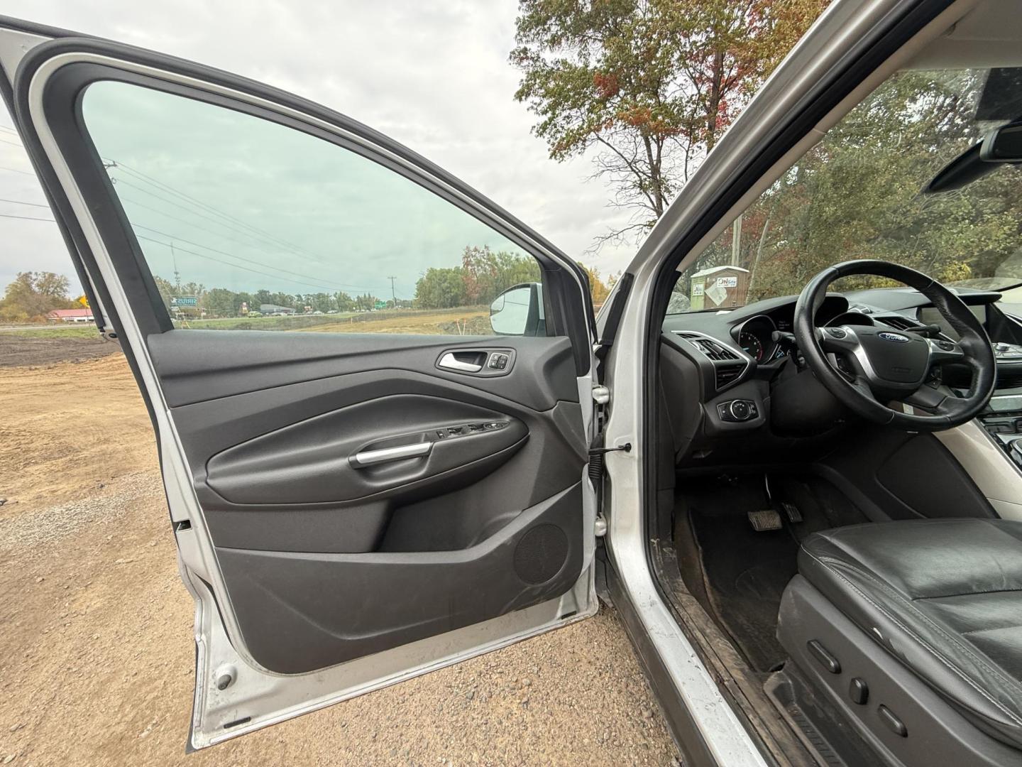 2013 Ford Escape SEL 4WD (1FMCU9H90DU) with an 2.0L L4 DOHC 16V engine, 6-Speed Automatic transmission, located at 17255 hwy 65 NE, Ham Lake, MN, 55304, 0.000000, 0.000000 - Photo#8