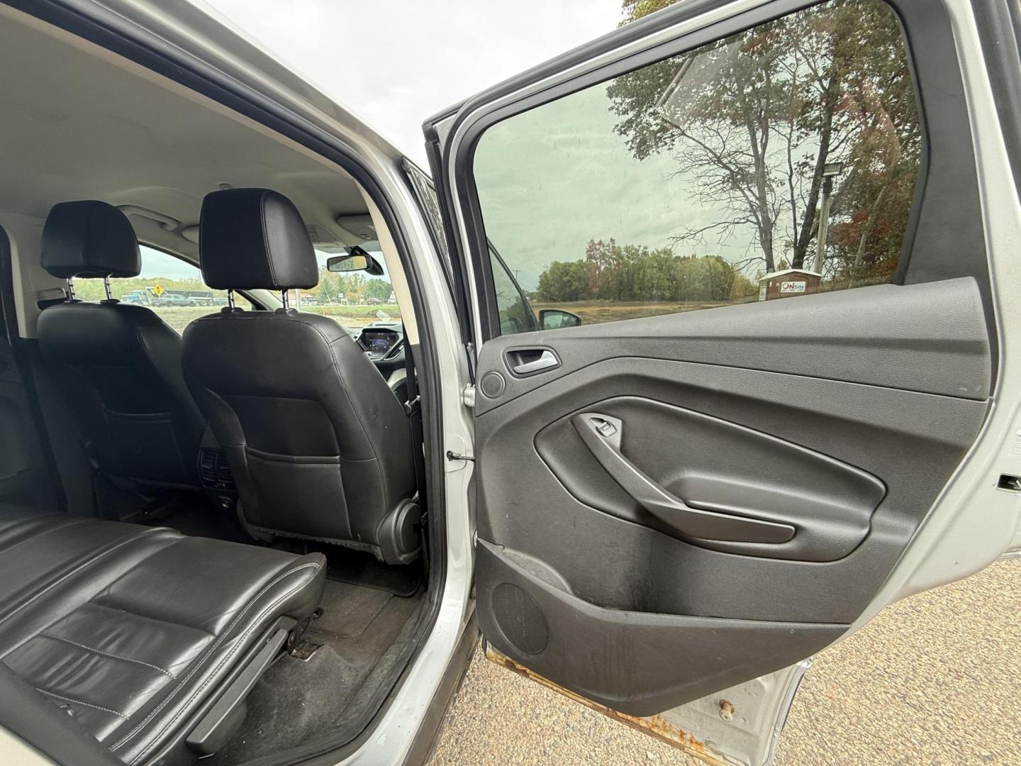 2013 Ford Escape SEL 4WD (1FMCU9H90DU) with an 2.0L L4 DOHC 16V engine, 6-Speed Automatic transmission, located at 17255 hwy 65 NE, Ham Lake, MN, 55304, 0.000000, 0.000000 - Photo#12