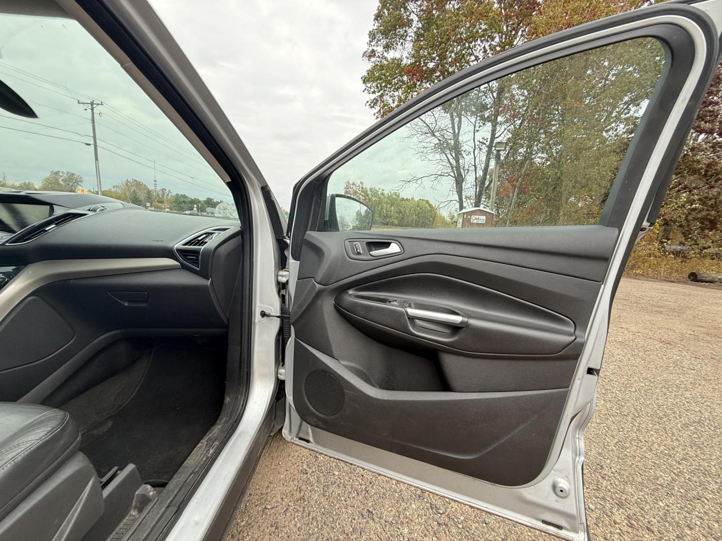 2013 Ford Escape SEL 4WD (1FMCU9H90DU) with an 2.0L L4 DOHC 16V engine, 6-Speed Automatic transmission, located at 17255 hwy 65 NE, Ham Lake, MN, 55304, 0.000000, 0.000000 - Photo#14