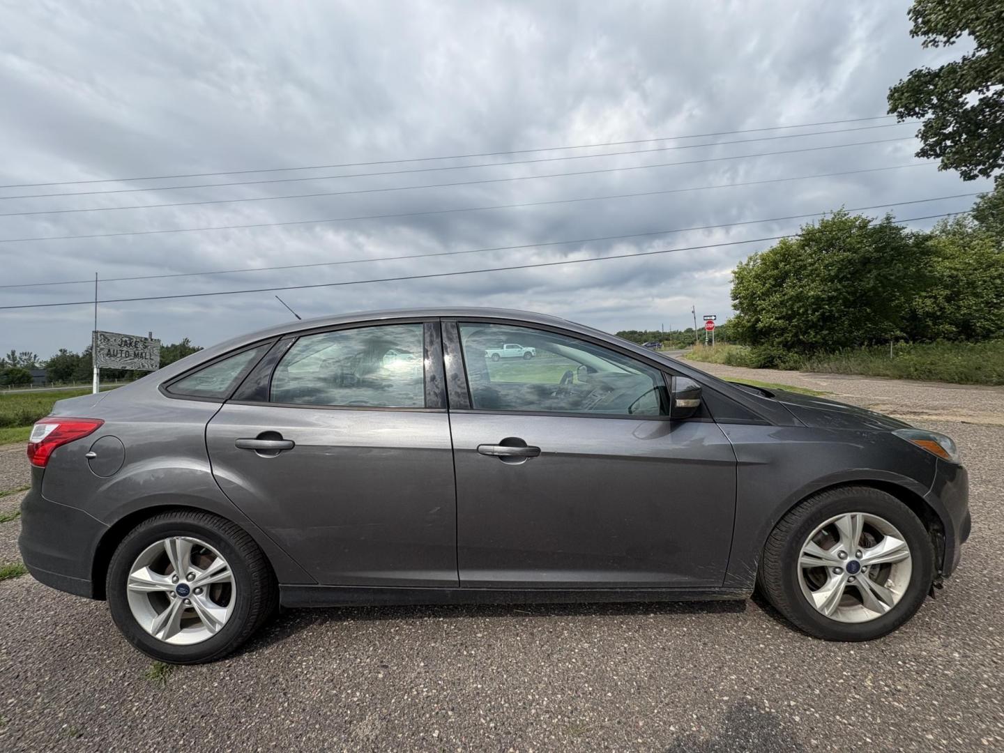 2014 Ford Focus SE Sedan (1FADP3F26EL) with an 2.0L L4 DOHC 16V engine, located at 17255 hwy 65 NE, Ham Lake, MN, 55304, 0.000000, 0.000000 - Photo#5