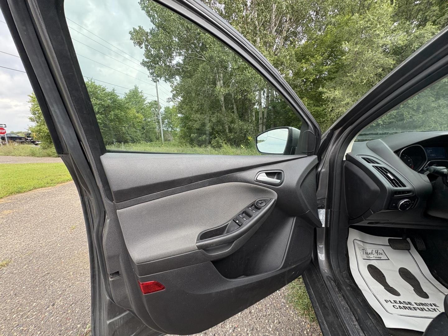 2014 Ford Focus SE Sedan (1FADP3F26EL) with an 2.0L L4 DOHC 16V engine, located at 17255 hwy 65 NE, Ham Lake, MN, 55304, 0.000000, 0.000000 - Photo#8