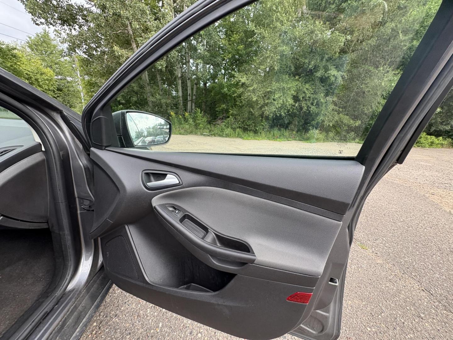 2014 Ford Focus SE Sedan (1FADP3F26EL) with an 2.0L L4 DOHC 16V engine, located at 17255 hwy 65 NE, Ham Lake, MN, 55304, 0.000000, 0.000000 - Photo#14