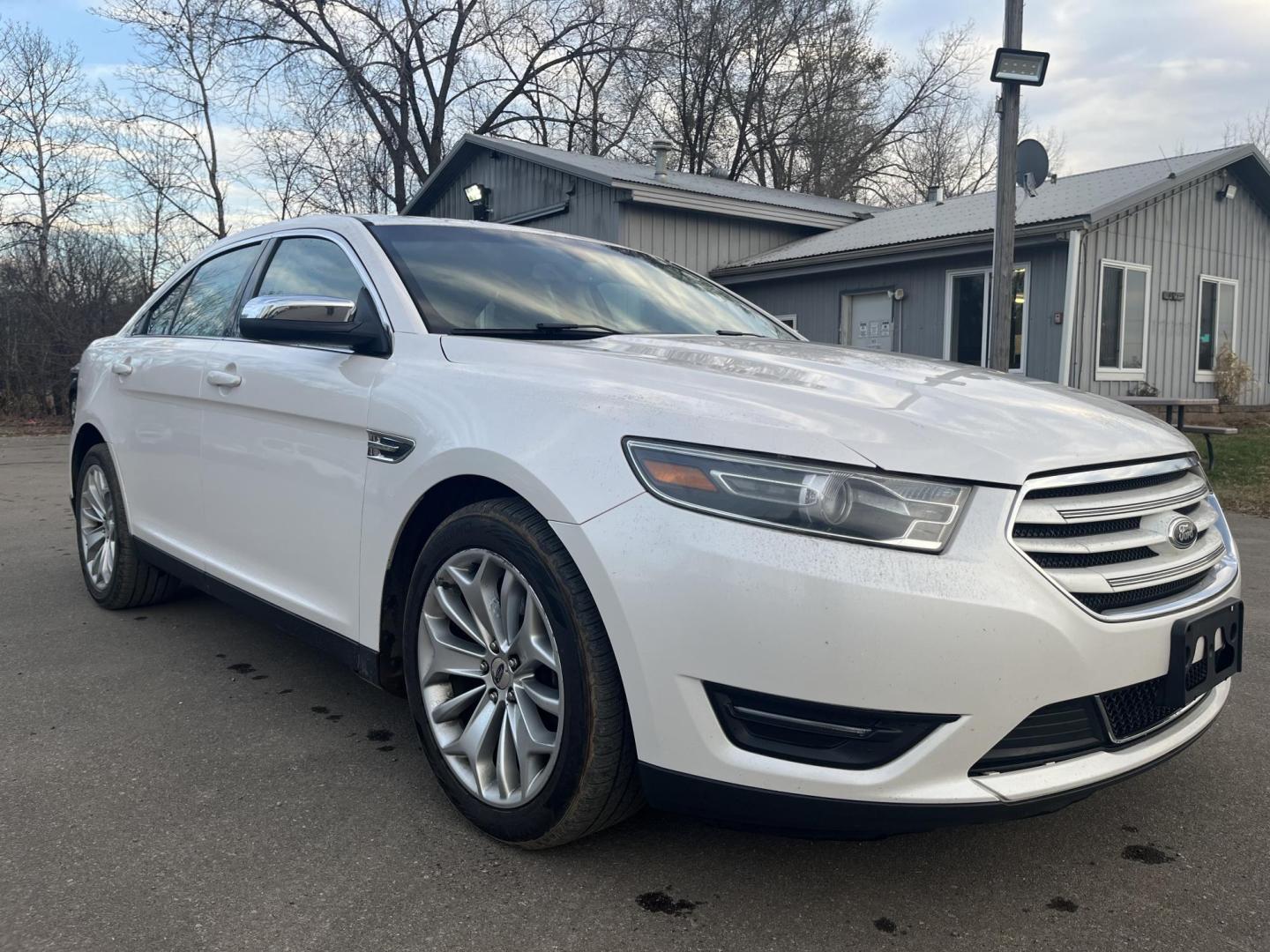 2015 Ford Taurus Limited FWD (1FAHP2F84FG) with an 3.5L V6 DOHC 24V engine, 6-Speed Automatic transmission, located at 17255 hwy 65 NE, Ham Lake, MN, 55304, 0.000000, 0.000000 - Photo#6