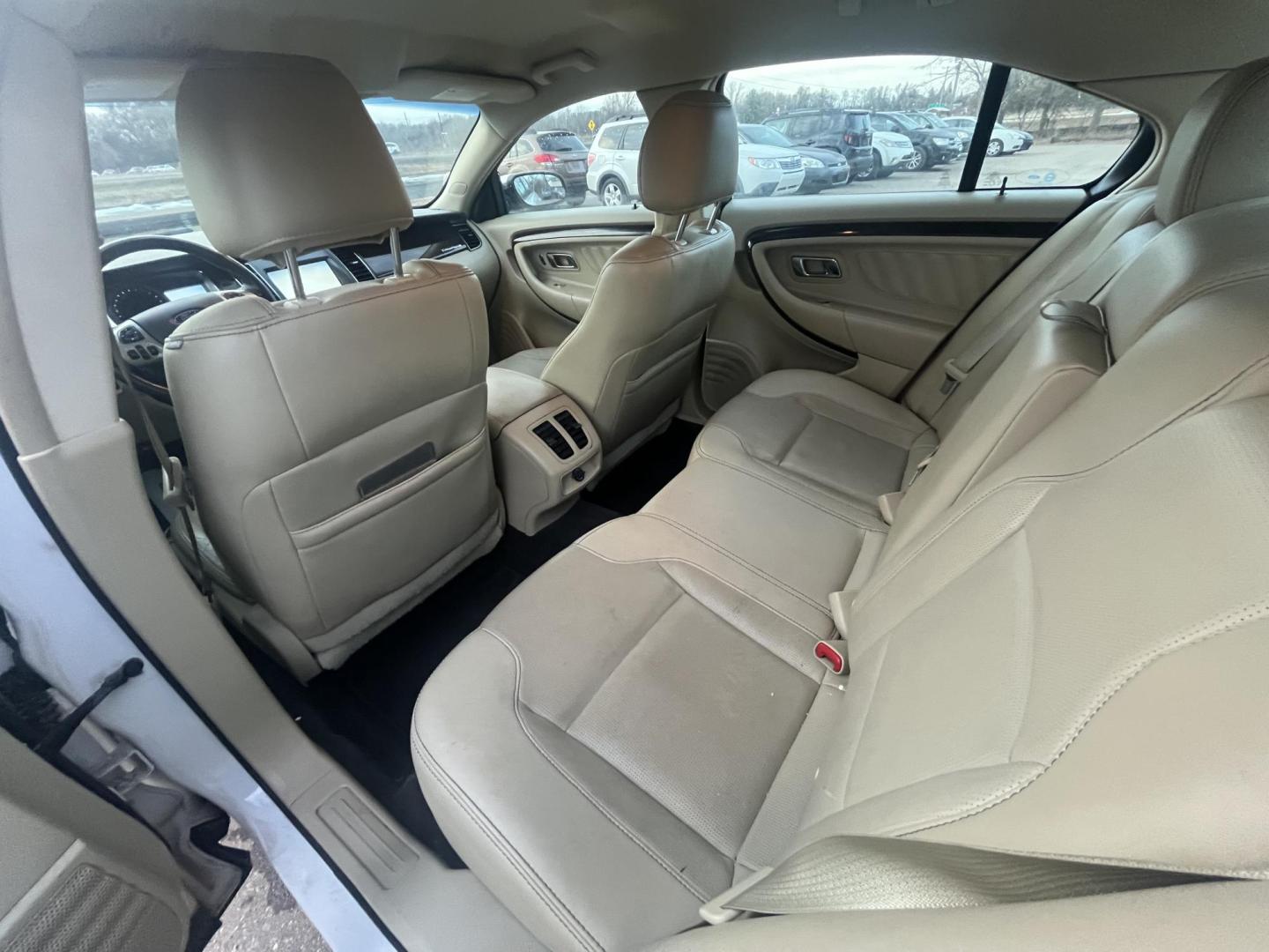 2015 Ford Taurus Limited FWD (1FAHP2F84FG) with an 3.5L V6 DOHC 24V engine, 6-Speed Automatic transmission, located at 17255 hwy 65 NE, Ham Lake, MN, 55304, 0.000000, 0.000000 - Photo#11