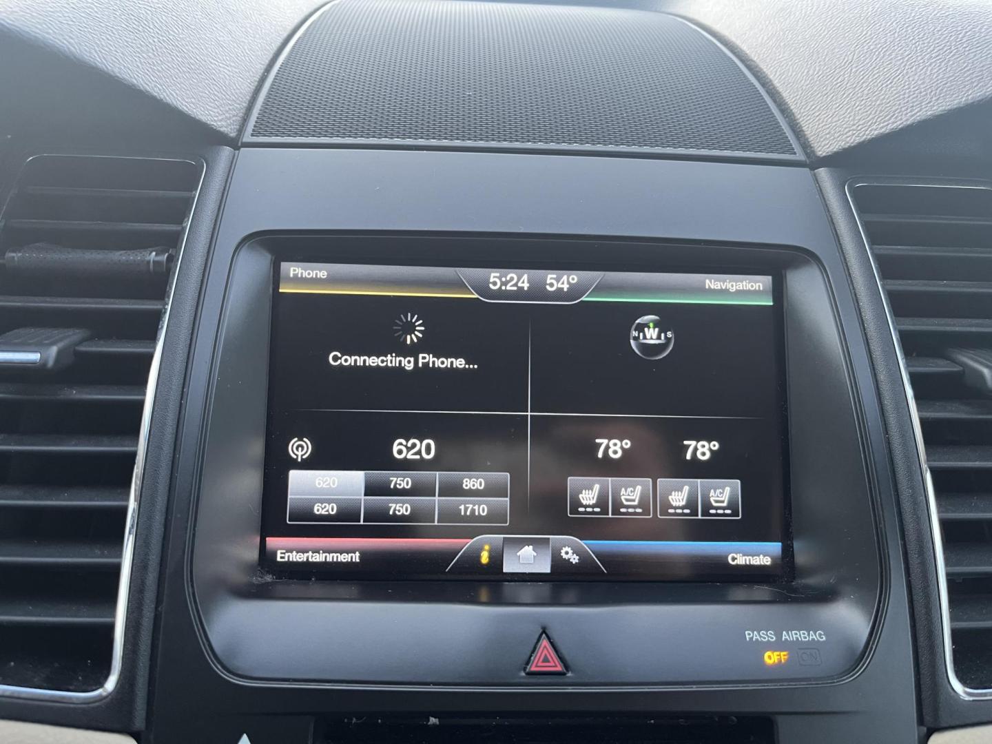 2015 Ford Taurus Limited FWD (1FAHP2F84FG) with an 3.5L V6 DOHC 24V engine, 6-Speed Automatic transmission, located at 17255 hwy 65 NE, Ham Lake, MN, 55304, 0.000000, 0.000000 - Photo#17