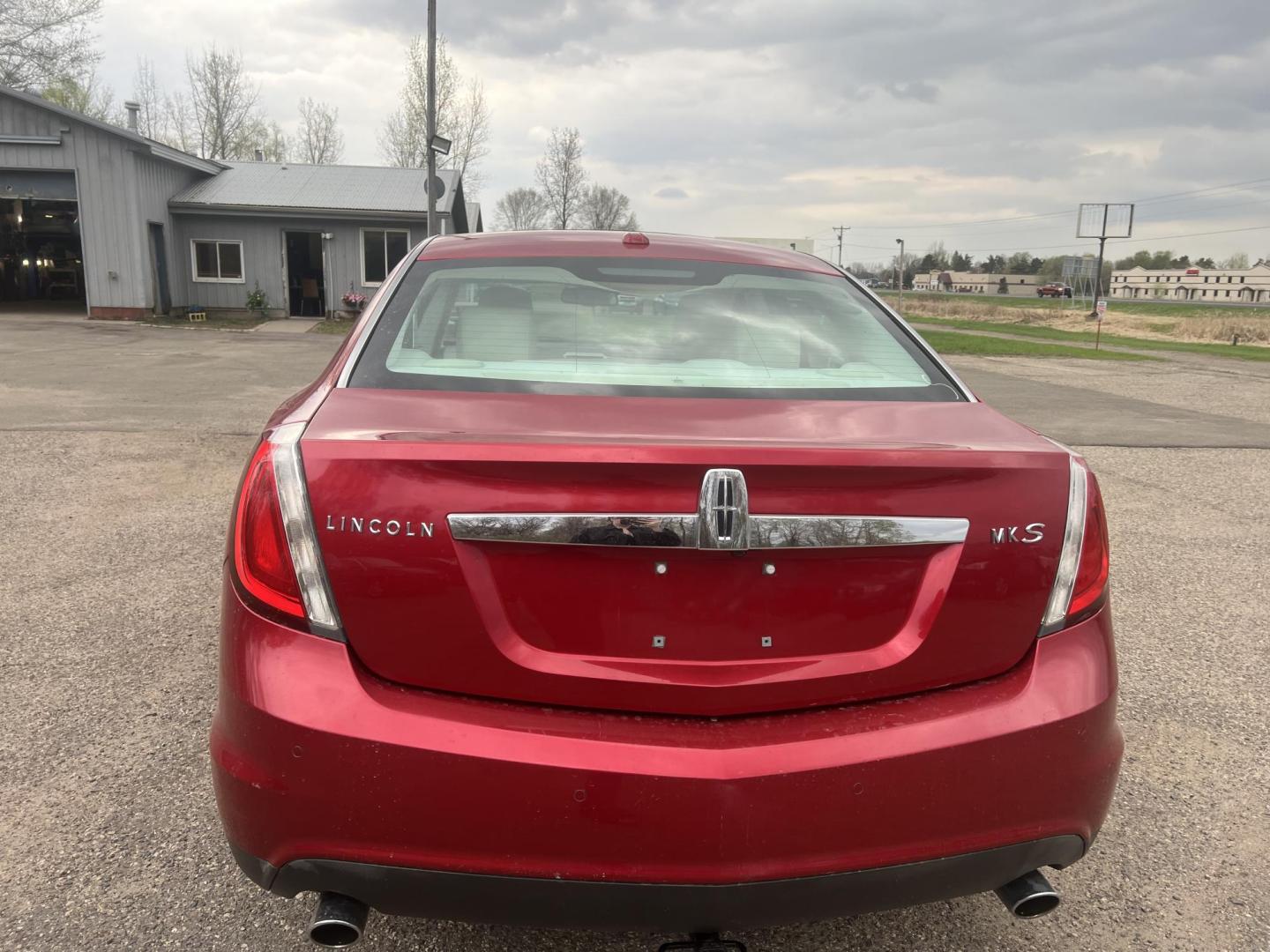 2010 Lincoln MKS 3.7L FWD (1LNHL9DR2AG) with an 3.7L V6 DOHC 24V engine, 6-Speed Automatic transmission, located at 17255 hwy 65 NE, Ham Lake, MN, 55304, 0.000000, 0.000000 - Photo#3