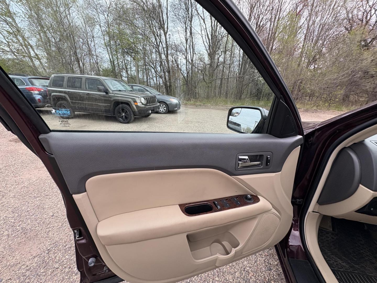 2011 Ford Fusion I4 SEL (3FAHP0JA6BR) with an 2.5L L4 DOHC 16V engine, located at 17255 hwy 65 NE, Ham Lake, MN, 55304, 0.000000, 0.000000 - Photo#8