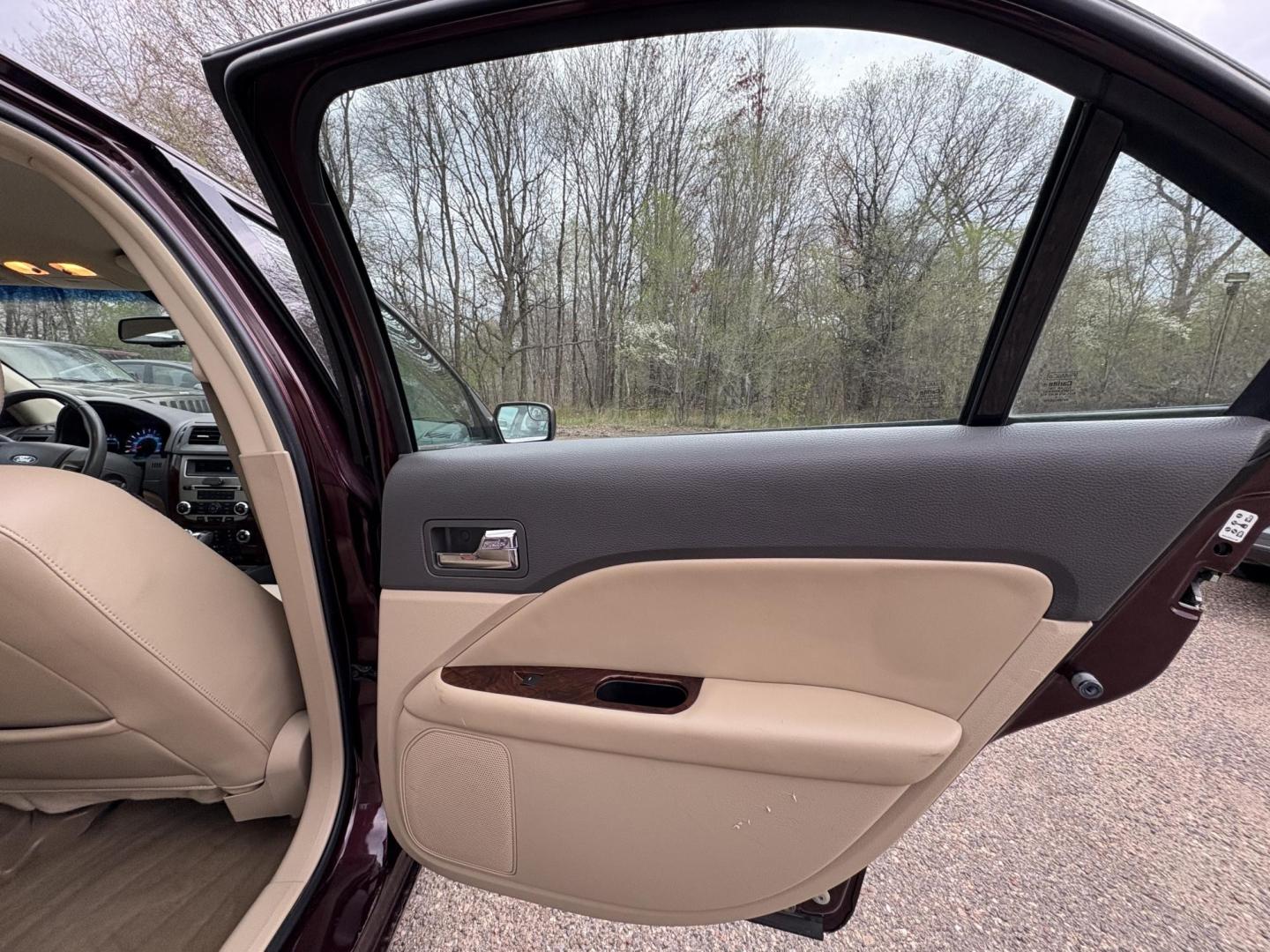 2011 Ford Fusion I4 SEL (3FAHP0JA6BR) with an 2.5L L4 DOHC 16V engine, located at 17255 hwy 65 NE, Ham Lake, MN, 55304, 0.000000, 0.000000 - Photo#12