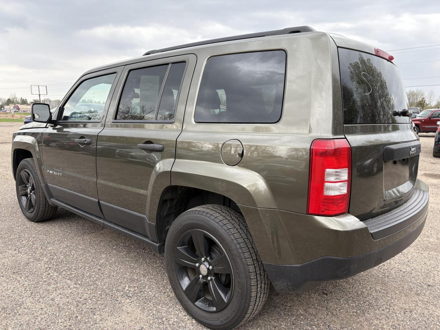 2015 Jeep Patriot Sport 2WD (1C4NJPBB2FD) with an 2.4L L4 DOHC 16V engine, located at 17255 hwy 65 NE, Ham Lake, MN, 55304, 0.000000, 0.000000 - Photo#2