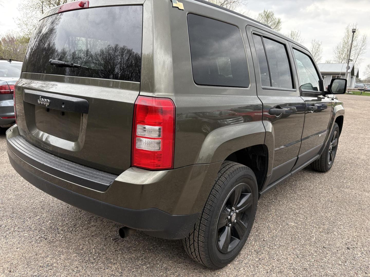 2015 Jeep Patriot Sport 2WD (1C4NJPBB2FD) with an 2.4L L4 DOHC 16V engine, located at 17255 hwy 65 NE, Ham Lake, MN, 55304, 0.000000, 0.000000 - Photo#4