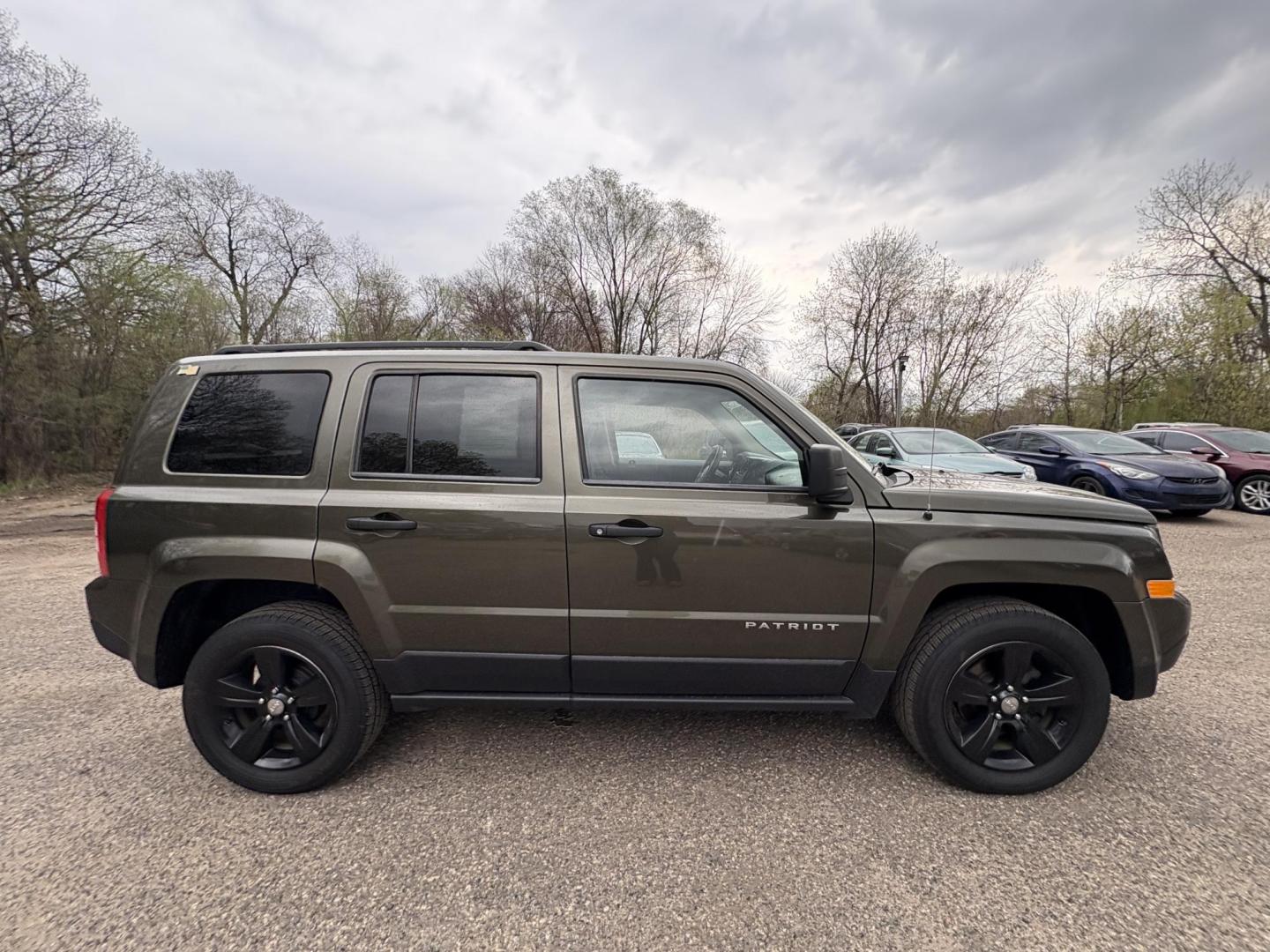 2015 Jeep Patriot Sport 2WD (1C4NJPBB2FD) with an 2.4L L4 DOHC 16V engine, located at 17255 hwy 65 NE, Ham Lake, MN, 55304, 0.000000, 0.000000 - Photo#5