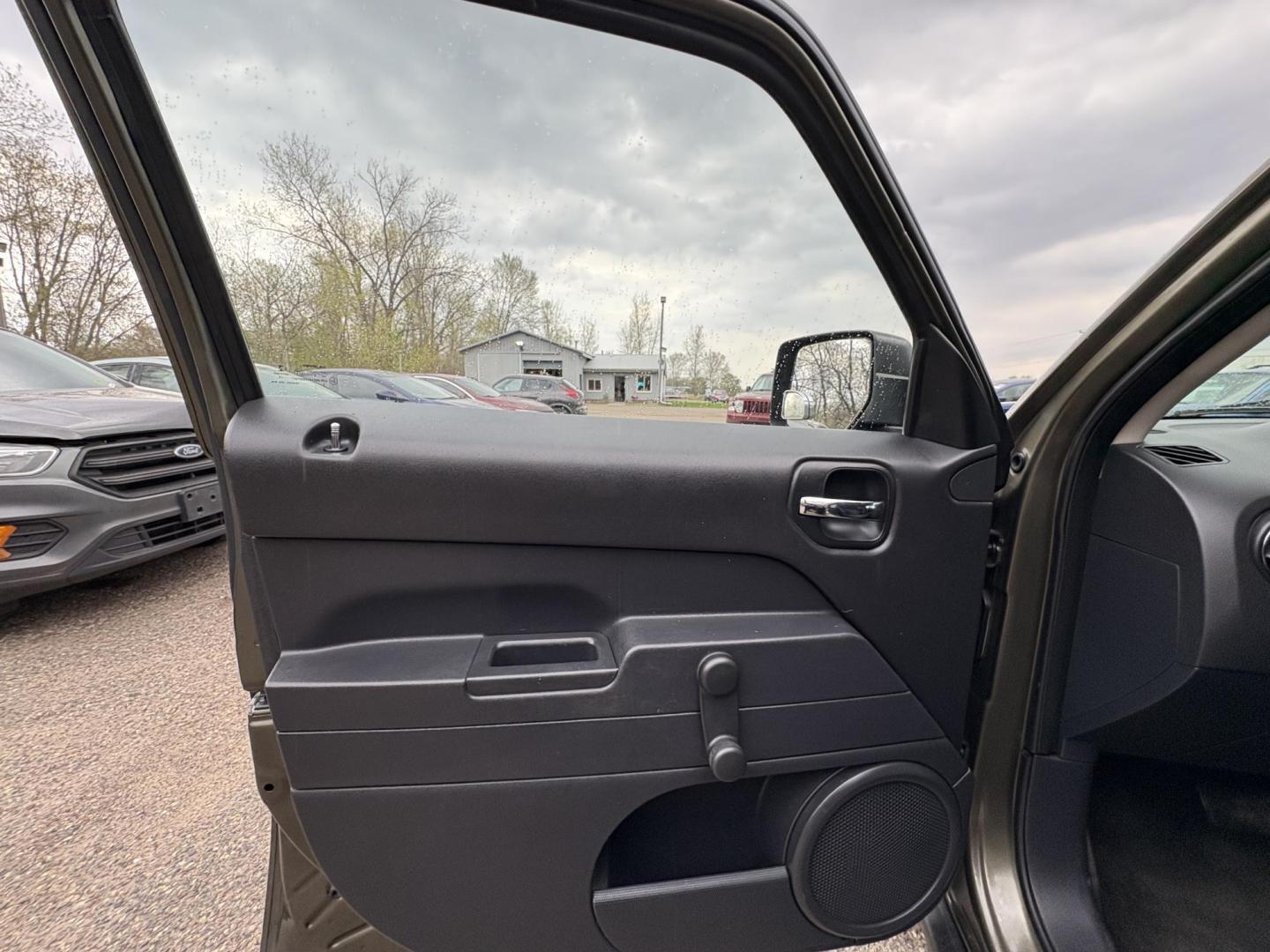 2015 Jeep Patriot Sport 2WD (1C4NJPBB2FD) with an 2.4L L4 DOHC 16V engine, located at 17255 hwy 65 NE, Ham Lake, MN, 55304, 0.000000, 0.000000 - Photo#8
