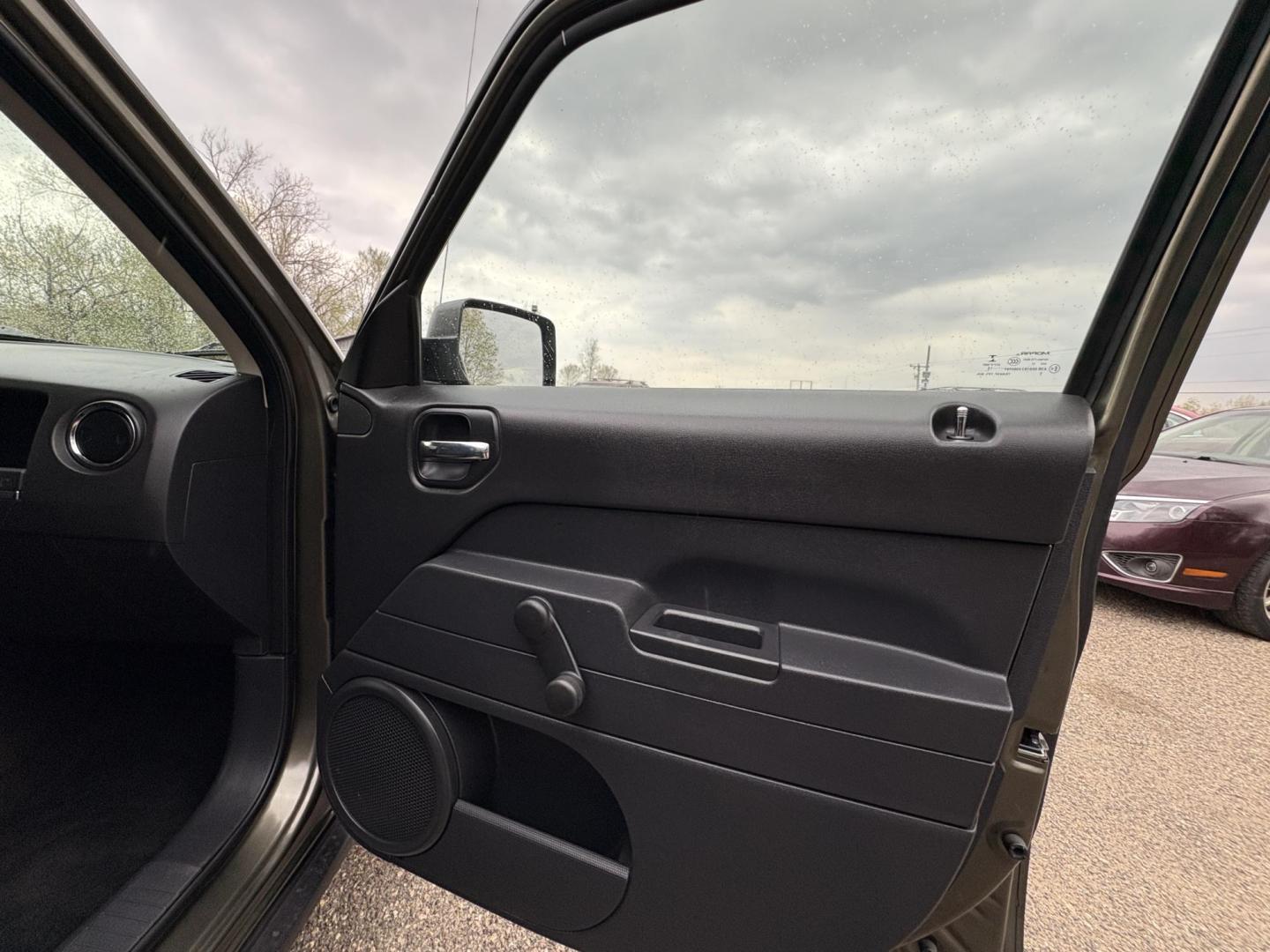 2015 Jeep Patriot Sport 2WD (1C4NJPBB2FD) with an 2.4L L4 DOHC 16V engine, located at 17255 hwy 65 NE, Ham Lake, MN, 55304, 0.000000, 0.000000 - Photo#14