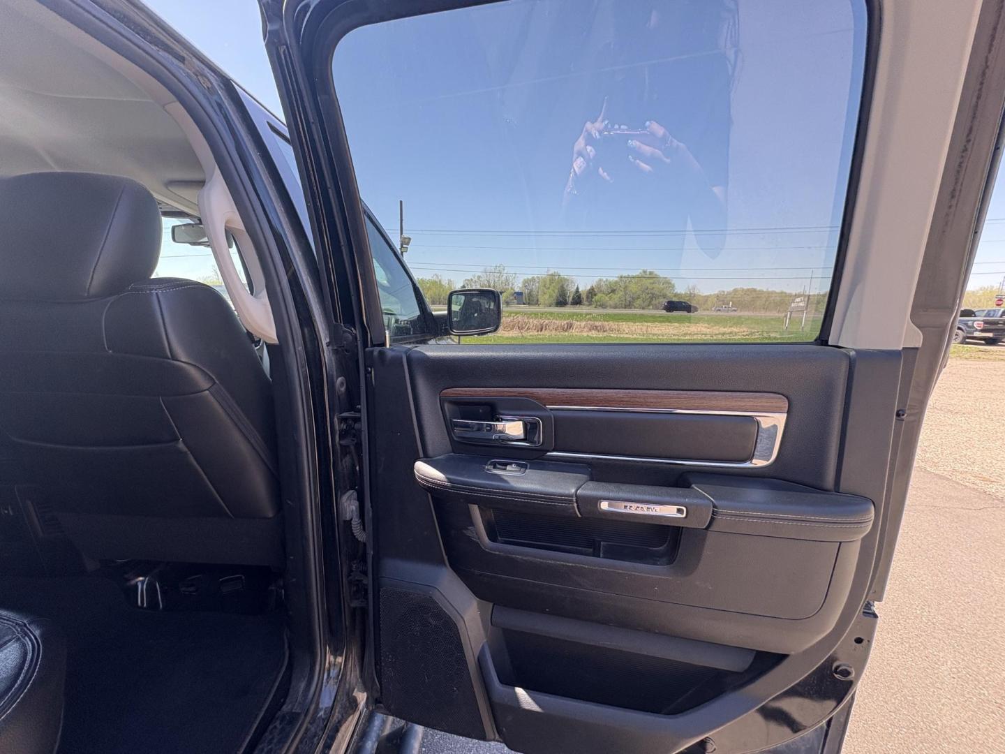 2013 RAM 1500 Laramie Crew Cab LWB 4WD (1C6RR7VT8DS) with an 5.7L V8 OHV 16V engine, 6-Speed Automatic transmission, located at 17255 hwy 65 NE, Ham Lake, MN, 55304, 0.000000, 0.000000 - Photo#12