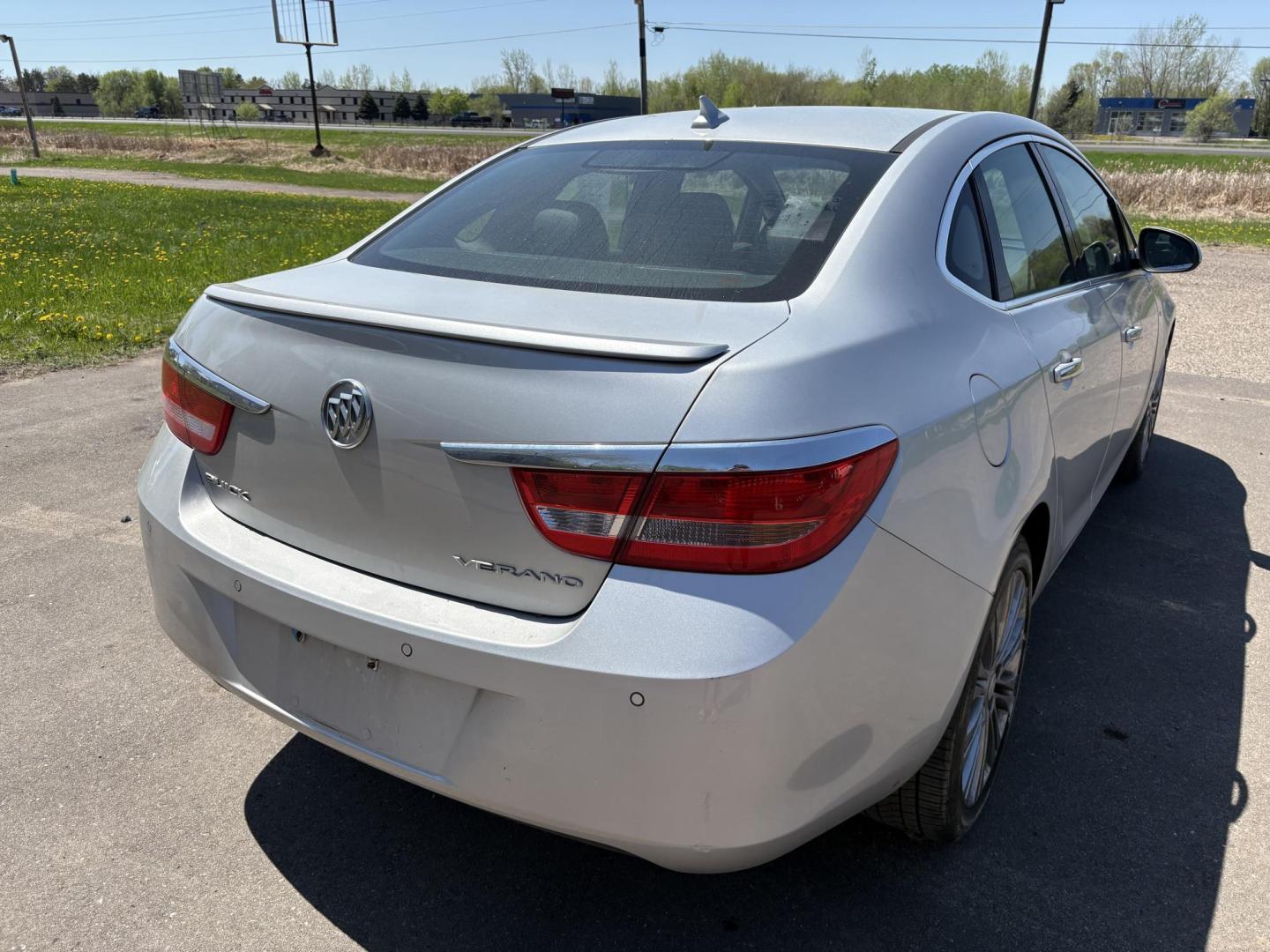 2012 Buick Verano Leather (1G4PS5SK5C4) with an 2.4L L4 DOHC 16V FFV engine, 6-Speed Automatic transmission, located at 17255 hwy 65 NE, Ham Lake, MN, 55304, 0.000000, 0.000000 - Photo#4