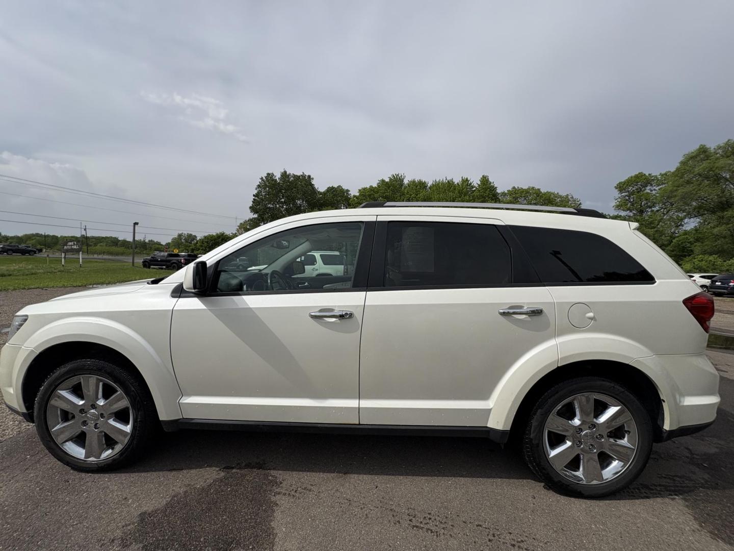 2014 Dodge Journey Limited AWD (3C4PDDDG3ET) with an 3.6L V6 DOHC 24V engine, 6-Speed Automatic transmission, located at 17255 hwy 65 NE, Ham Lake, MN, 55304, 0.000000, 0.000000 - Photo#1