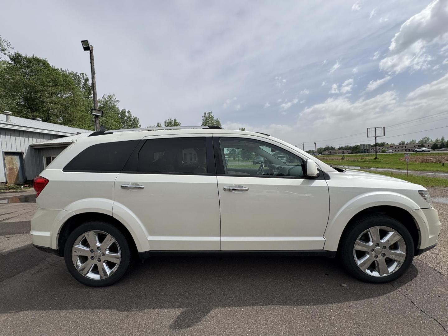 2014 Dodge Journey Limited AWD (3C4PDDDG3ET) with an 3.6L V6 DOHC 24V engine, 6-Speed Automatic transmission, located at 17255 hwy 65 NE, Ham Lake, MN, 55304, 0.000000, 0.000000 - Photo#5