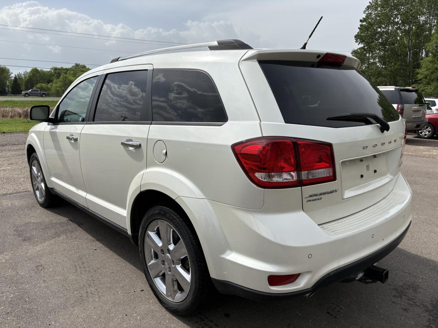 2014 Dodge Journey Limited AWD (3C4PDDDG3ET) with an 3.6L V6 DOHC 24V engine, 6-Speed Automatic transmission, located at 17255 hwy 65 NE, Ham Lake, MN, 55304, 0.000000, 0.000000 - Photo#2