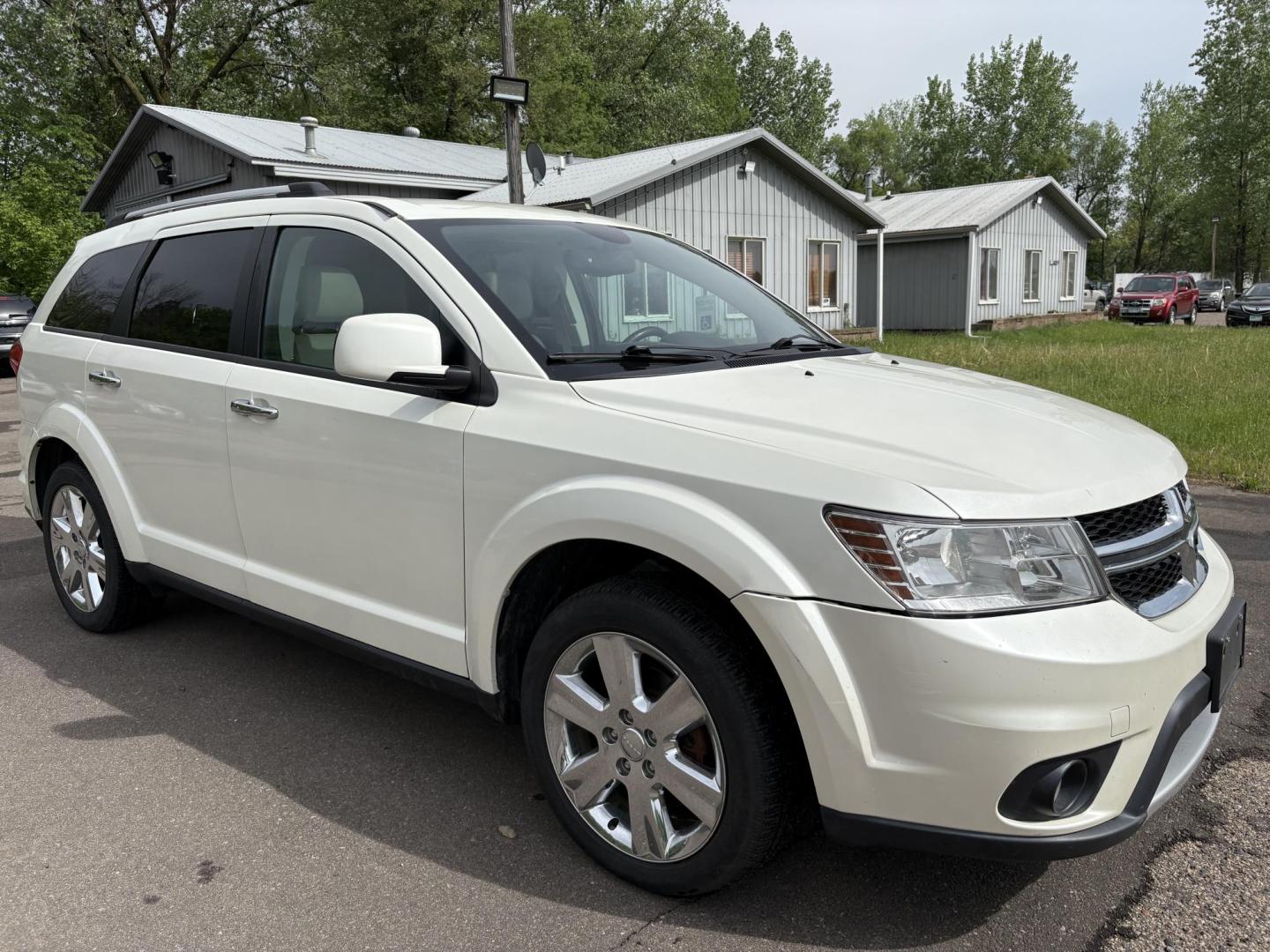 2014 Dodge Journey Limited AWD (3C4PDDDG3ET) with an 3.6L V6 DOHC 24V engine, 6-Speed Automatic transmission, located at 17255 hwy 65 NE, Ham Lake, MN, 55304, 0.000000, 0.000000 - Photo#6