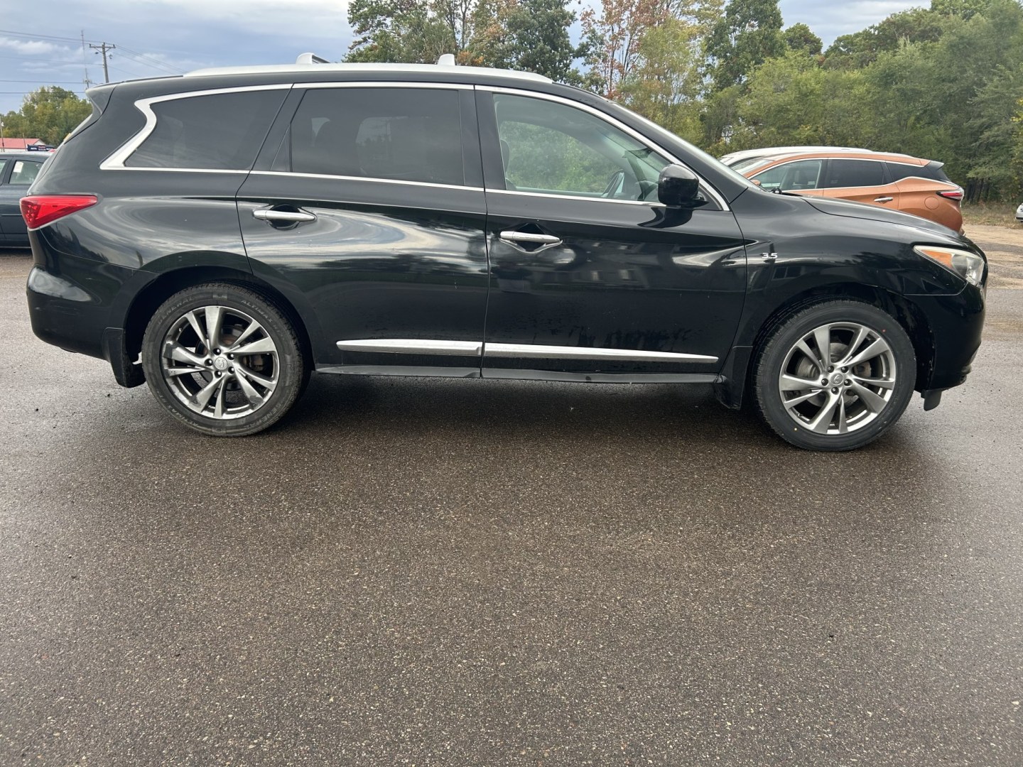 2014 Infiniti JX Base AWD (5N1AL0MM8EC) with an 3.5L V6 DOHC 24V engine, Continuously Variable Transmission transmission, located at 17255 hwy 65 NE, Ham Lake, MN, 55304, 0.000000, 0.000000- Photo#3