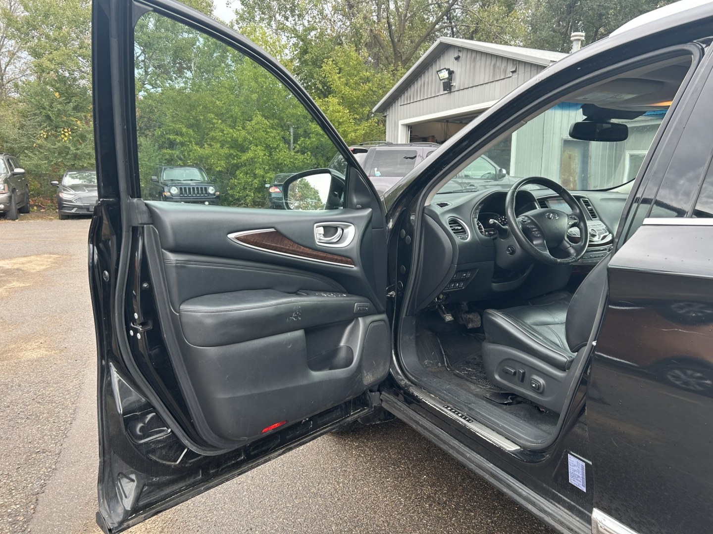 2014 Infiniti JX Base AWD (5N1AL0MM8EC) with an 3.5L V6 DOHC 24V engine, Continuously Variable Transmission transmission, located at 17255 hwy 65 NE, Ham Lake, MN, 55304, 0.000000, 0.000000- Photo#6