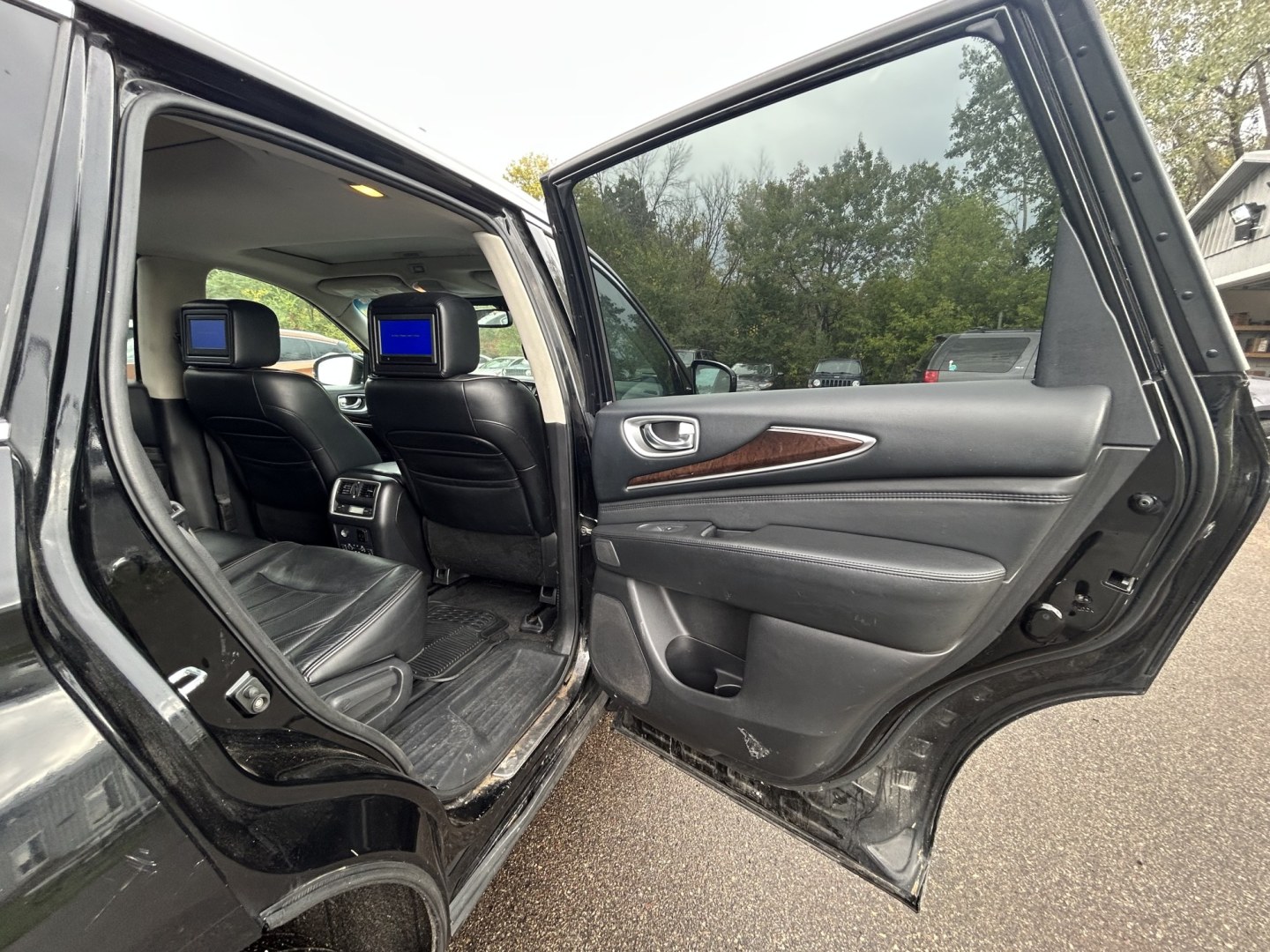 2014 Infiniti JX Base AWD (5N1AL0MM8EC) with an 3.5L V6 DOHC 24V engine, Continuously Variable Transmission transmission, located at 17255 hwy 65 NE, Ham Lake, MN, 55304, 0.000000, 0.000000- Photo#10