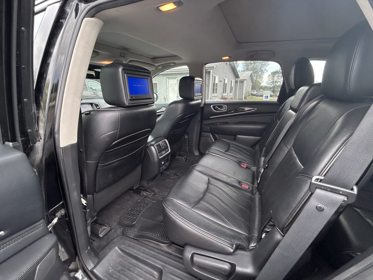 2014 Infiniti JX Base AWD (5N1AL0MM8EC) with an 3.5L V6 DOHC 24V engine, Continuously Variable Transmission transmission, located at 17255 hwy 65 NE, Ham Lake, MN, 55304, 0.000000, 0.000000- Photo#9