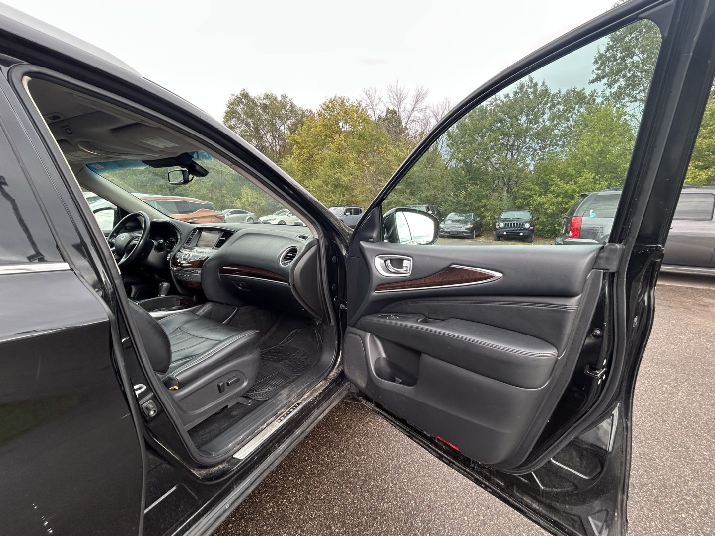 2014 Infiniti JX Base AWD (5N1AL0MM8EC) with an 3.5L V6 DOHC 24V engine, Continuously Variable Transmission transmission, located at 17255 hwy 65 NE, Ham Lake, MN, 55304, 0.000000, 0.000000- Photo#12
