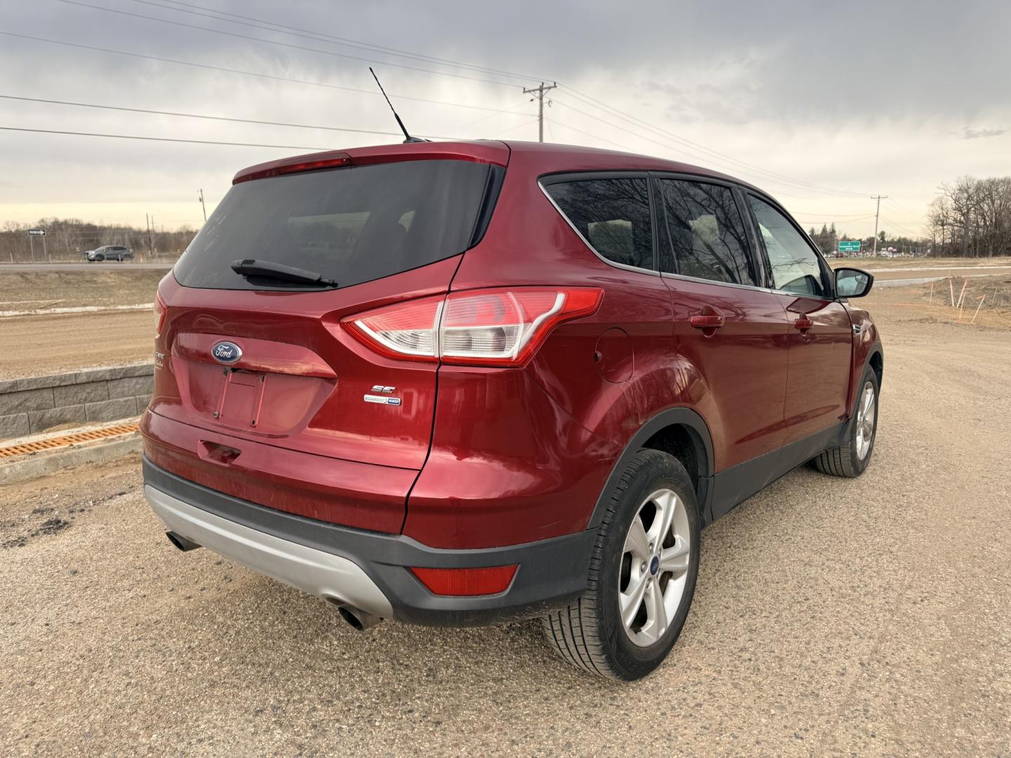 2014 Ford Escape SE 4WD (1FMCU9G9XEU) with an 2.0L L4 DOHC 16V engine, 6-Speed Automatic transmission, located at 17255 hwy 65 NE, Ham Lake, MN, 55304, 0.000000, 0.000000 - Photo#4