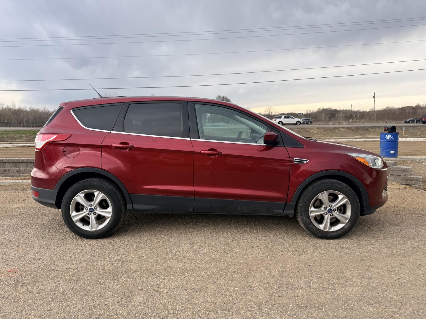 2014 Ford Escape SE 4WD (1FMCU9G9XEU) with an 2.0L L4 DOHC 16V engine, 6-Speed Automatic transmission, located at 17255 hwy 65 NE, Ham Lake, MN, 55304, 0.000000, 0.000000 - Photo#5