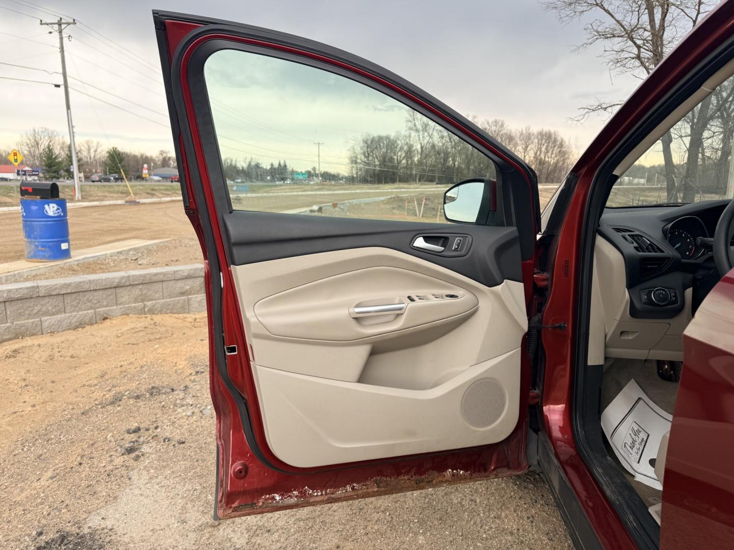 2014 Ford Escape SE 4WD (1FMCU9G9XEU) with an 2.0L L4 DOHC 16V engine, 6-Speed Automatic transmission, located at 17255 hwy 65 NE, Ham Lake, MN, 55304, 0.000000, 0.000000 - Photo#8