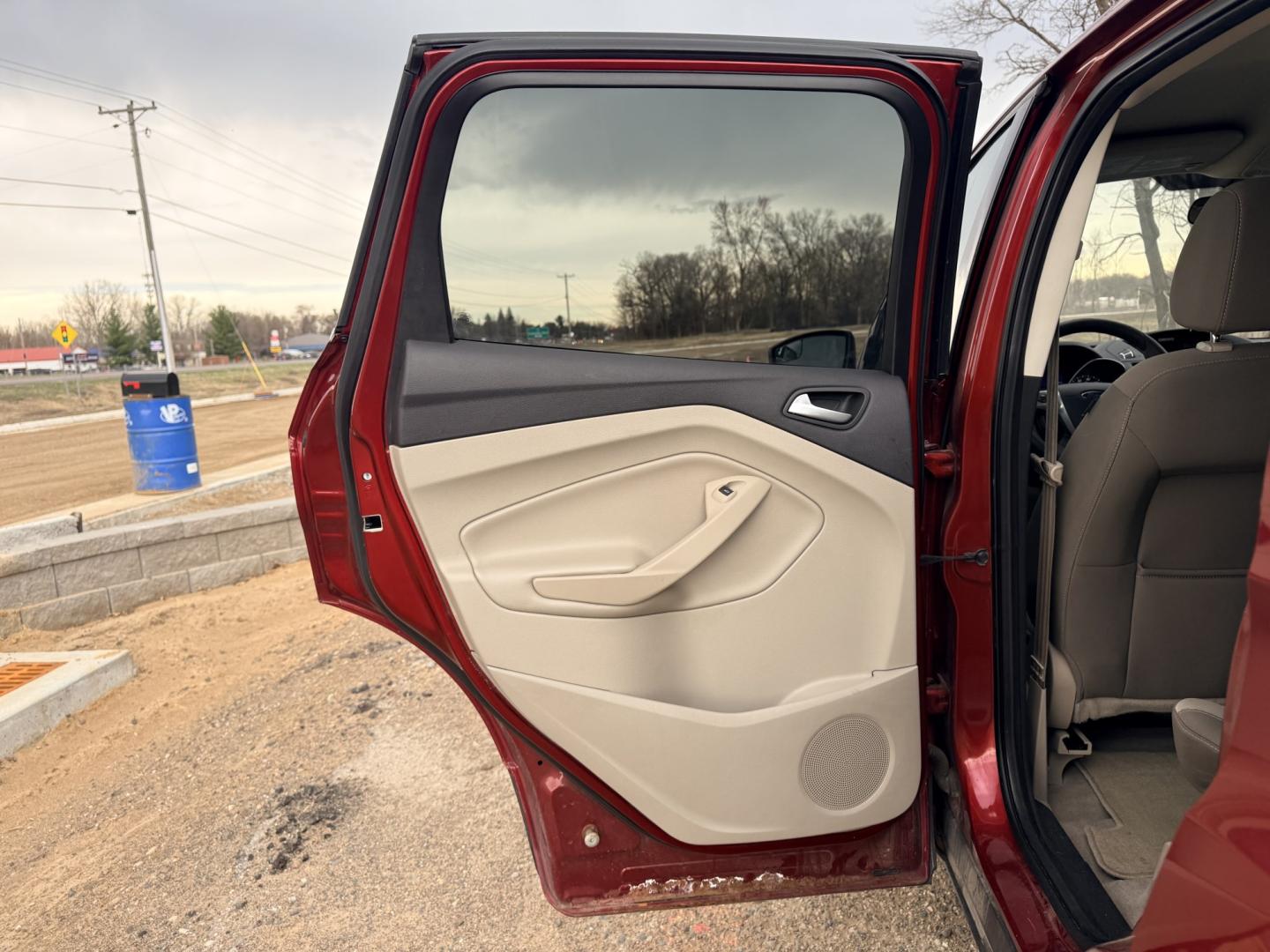 2014 Ford Escape SE 4WD (1FMCU9G9XEU) with an 2.0L L4 DOHC 16V engine, 6-Speed Automatic transmission, located at 17255 hwy 65 NE, Ham Lake, MN, 55304, 0.000000, 0.000000 - Photo#10