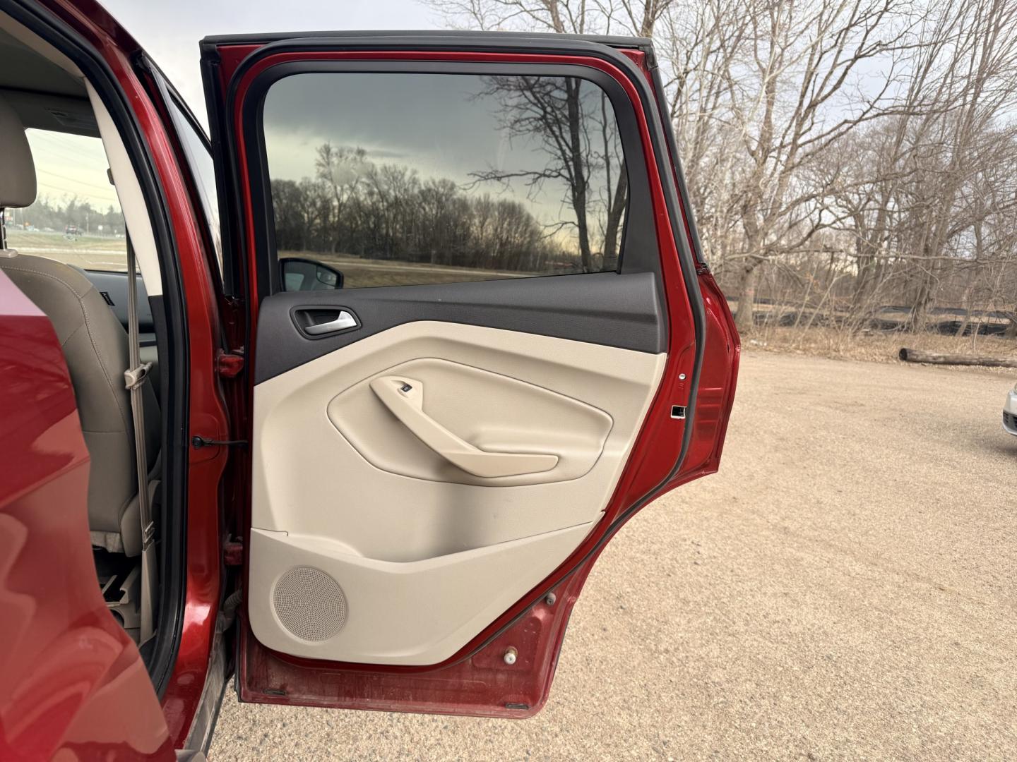 2014 Ford Escape SE 4WD (1FMCU9G9XEU) with an 2.0L L4 DOHC 16V engine, 6-Speed Automatic transmission, located at 17255 hwy 65 NE, Ham Lake, MN, 55304, 0.000000, 0.000000 - Photo#12