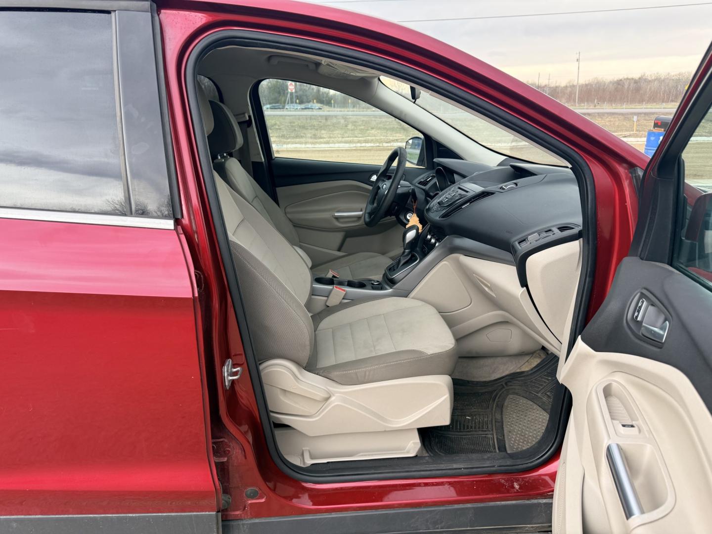 2014 Ford Escape SE 4WD (1FMCU9G9XEU) with an 2.0L L4 DOHC 16V engine, 6-Speed Automatic transmission, located at 17255 hwy 65 NE, Ham Lake, MN, 55304, 0.000000, 0.000000 - Photo#15