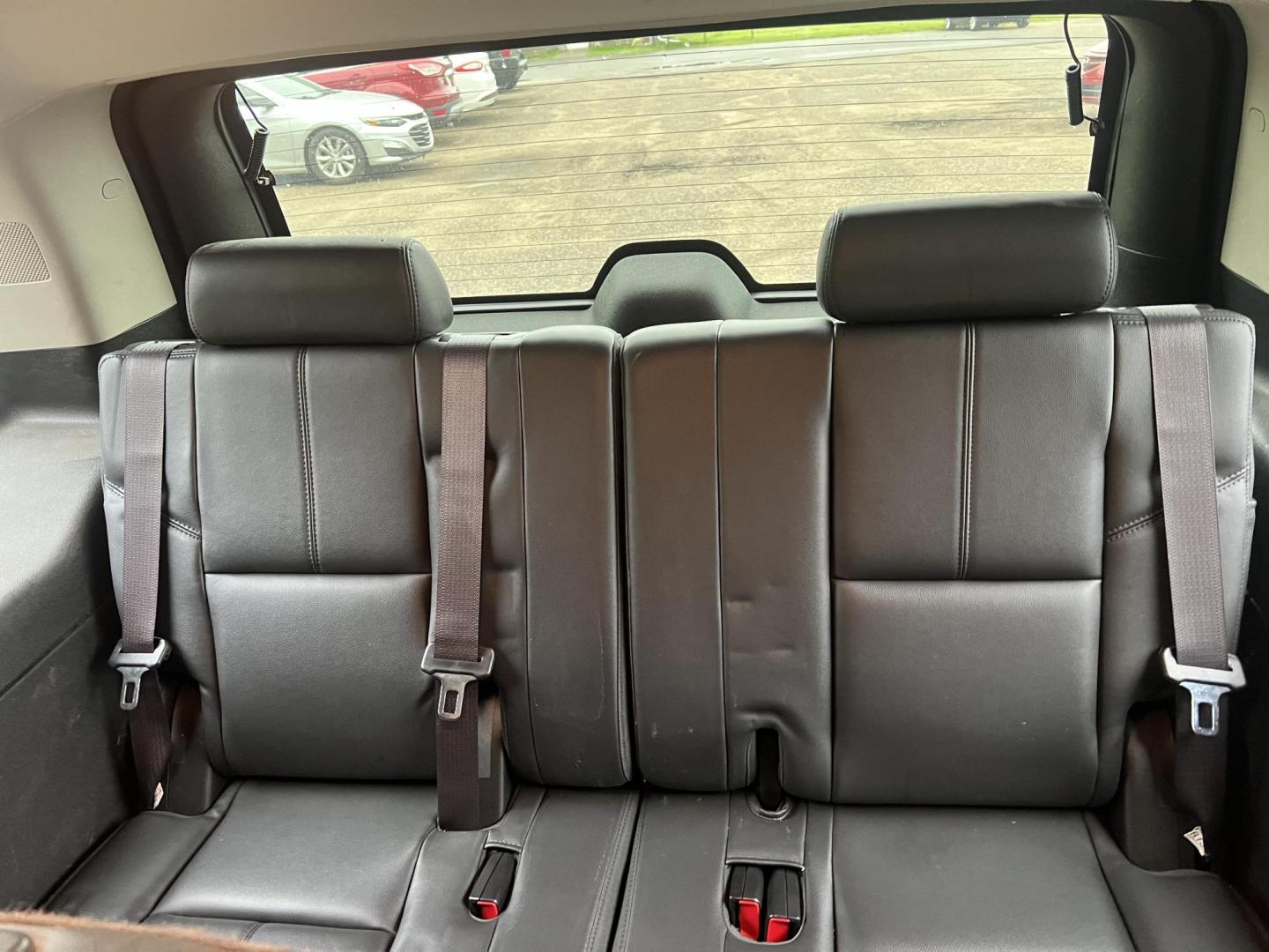 2013 GMC Yukon SLT 4WD (1GKS2CE01DR) with an 5.3L V8 OHV 16V FFV engine, 6-Speed Automatic transmission, located at 17255 hwy 65 NE, Ham Lake, MN, 55304, 0.000000, 0.000000 - Photo#12