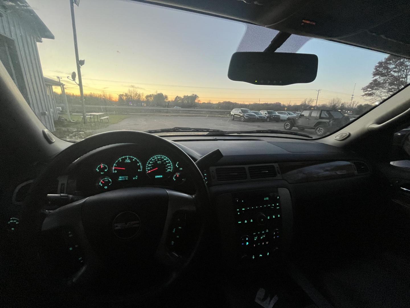 2013 GMC Yukon SLT 4WD (1GKS2CE01DR) with an 5.3L V8 OHV 16V FFV engine, 6-Speed Automatic transmission, located at 17255 hwy 65 NE, Ham Lake, MN, 55304, 0.000000, 0.000000 - Photo#17