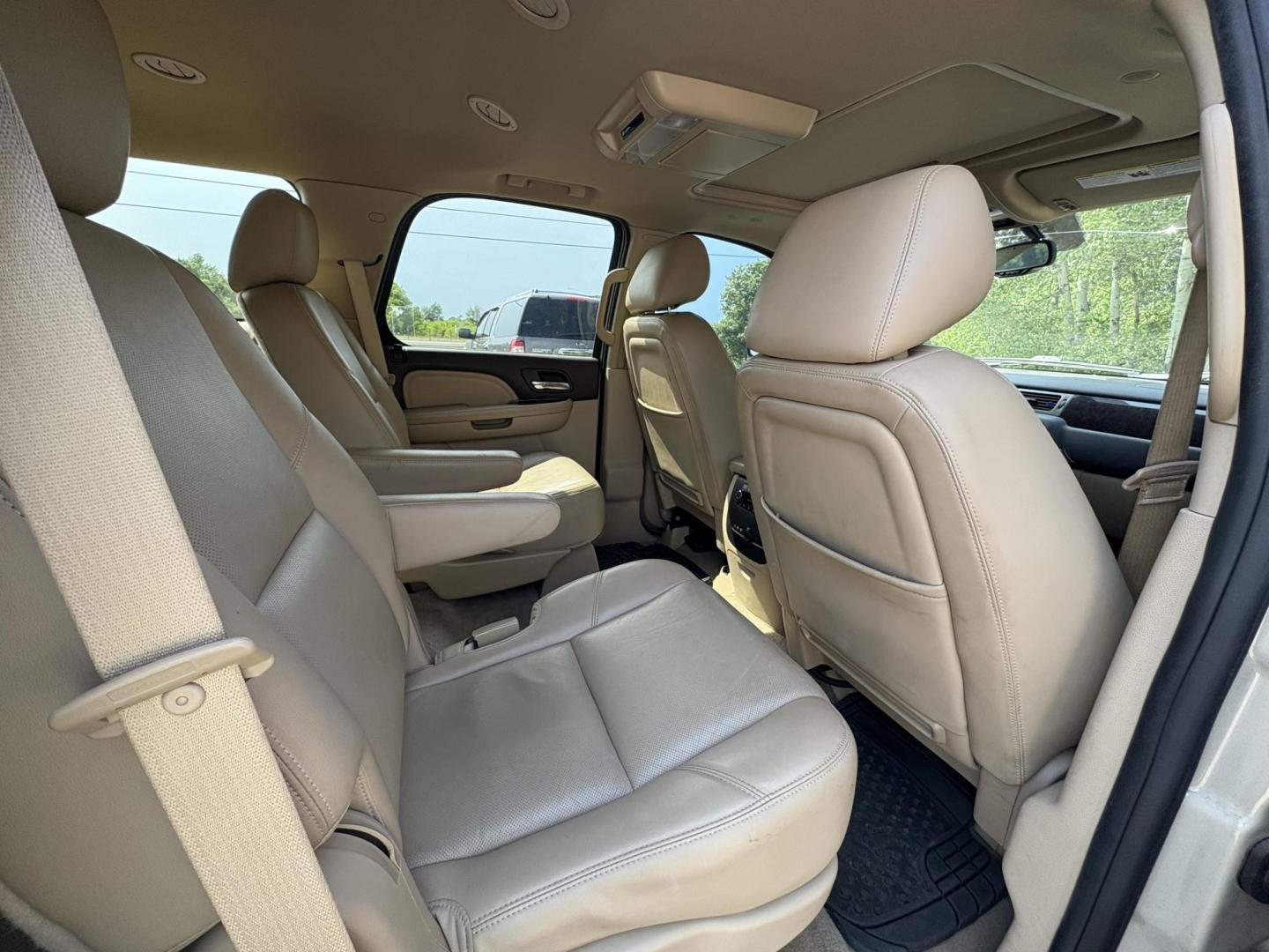 2013 GMC Yukon Denali 4WD (1GKS2EEFXDR) with an 6.2L V8 OHV 16V engine, 6-Speed Automatic transmission, located at 17255 hwy 65 NE, Ham Lake, MN, 55304, 0.000000, 0.000000 - Photo#12